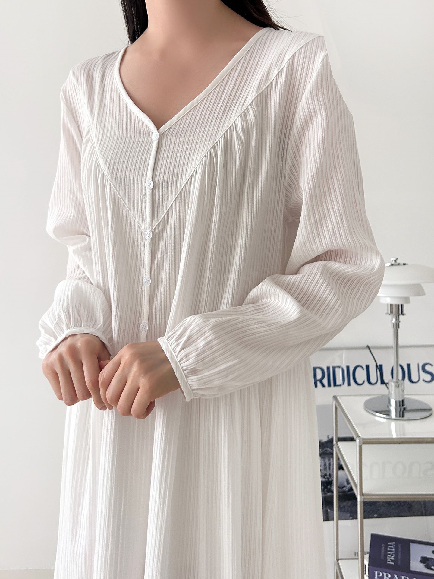 コットンVネックロングルーズ長袖ギャザーワンピース | 詳細画像7