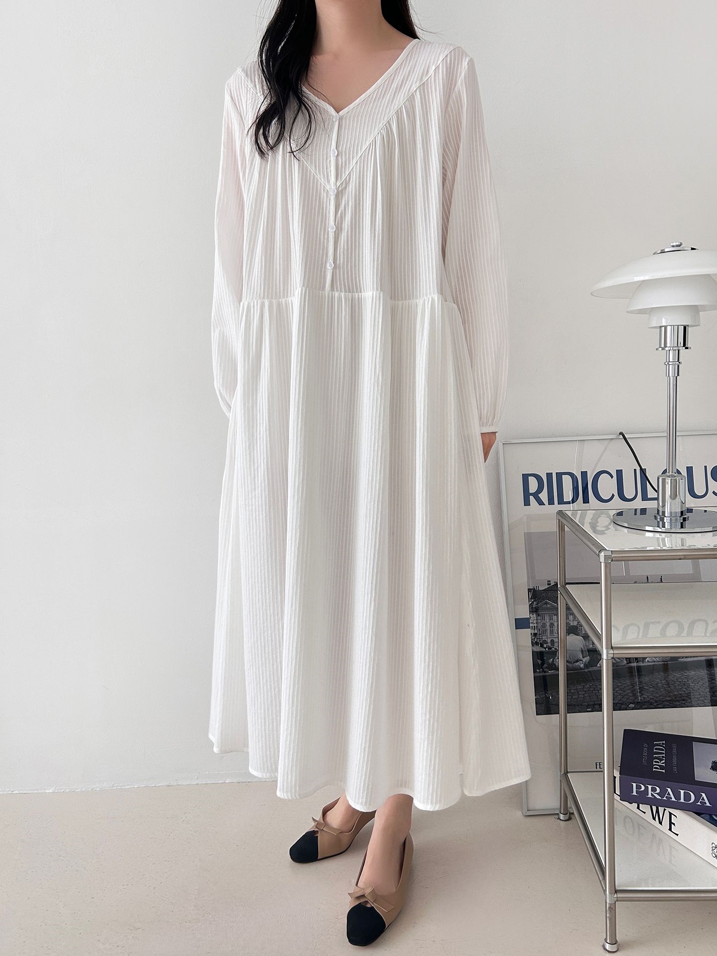 コットンVネックロングルーズ長袖ギャザーワンピース | 詳細画像9