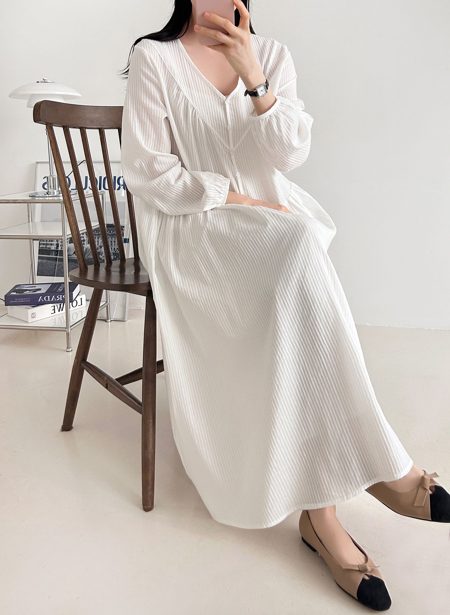 コットンVネックロングルーズ長袖ギャザーワンピース | 詳細画像12