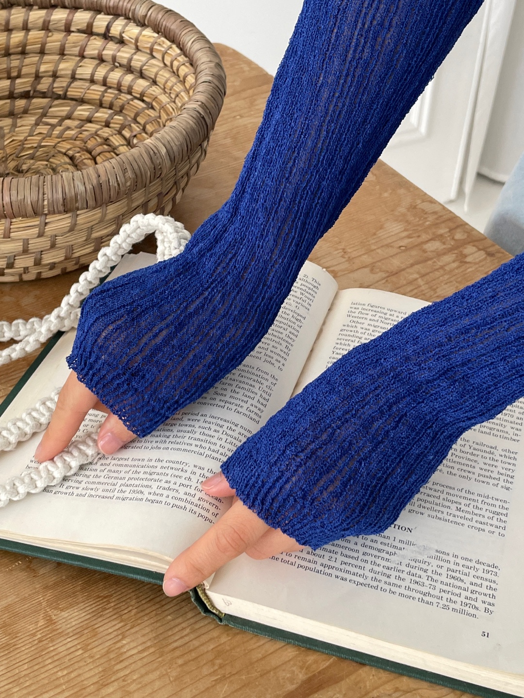 ブークレVネッククロップド長袖カーディガン | 詳細画像10