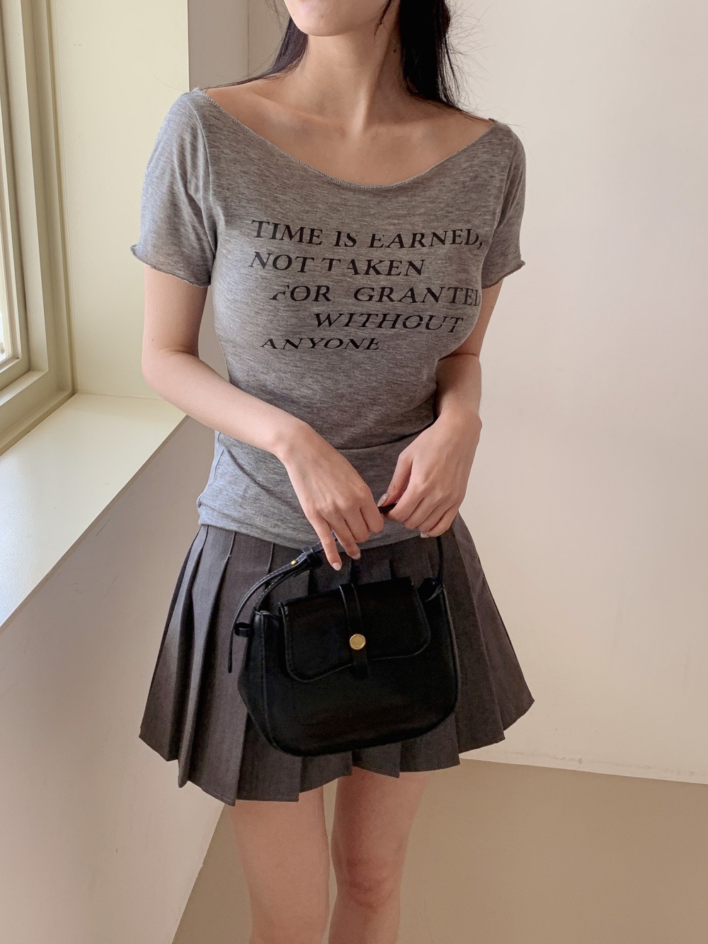 ボートネックスリムアンバランス半袖ワイドネックレタリングTシャツ | 詳細画像6