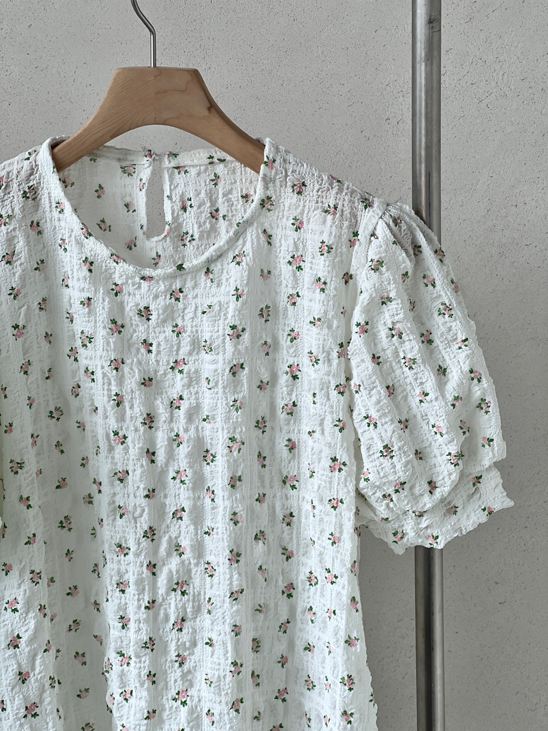 ベーシックパフスリーブ半袖小花柄ブラウス | 詳細画像12