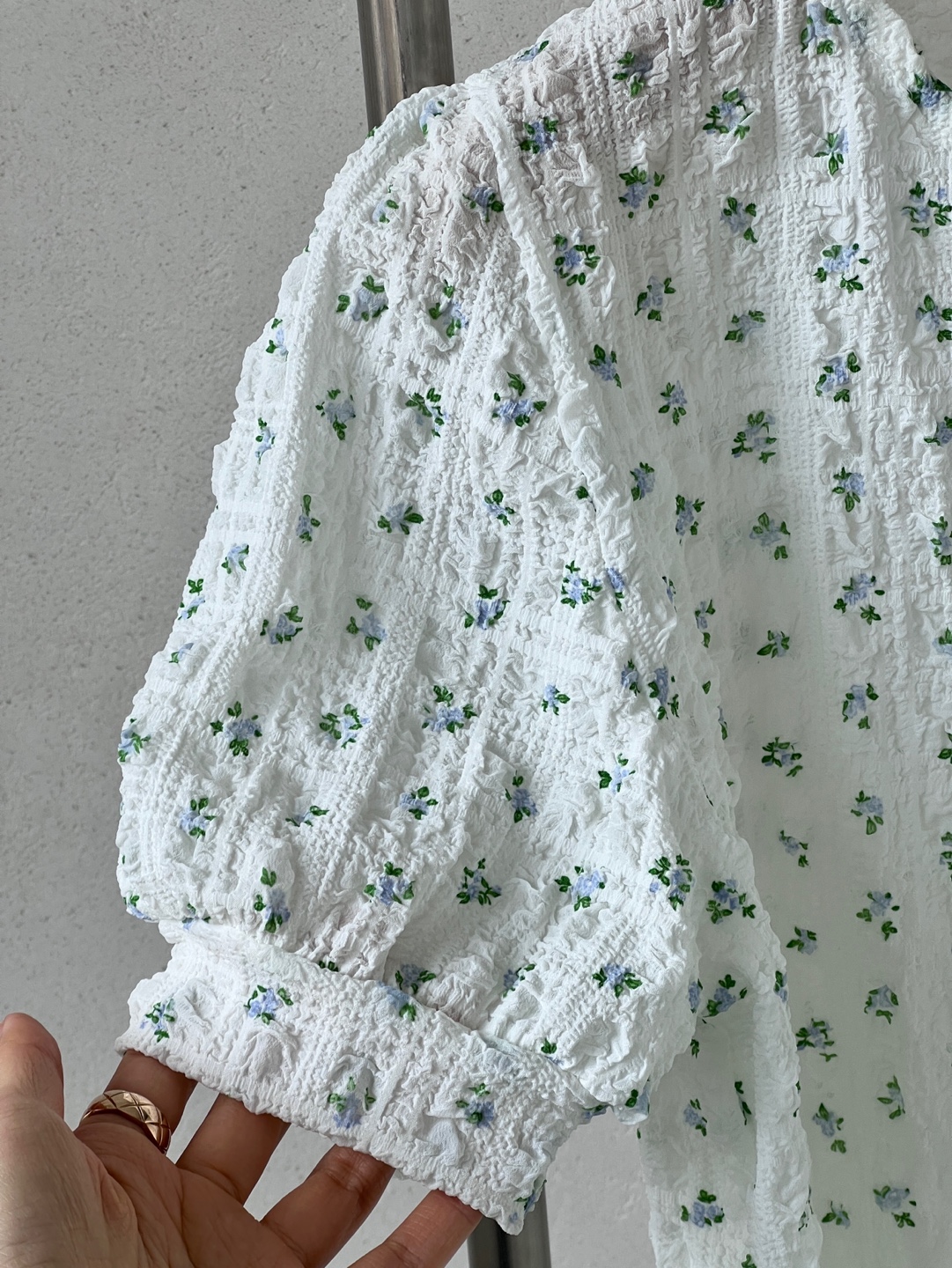 ベーシックパフスリーブ半袖小花柄ブラウス | 詳細画像13