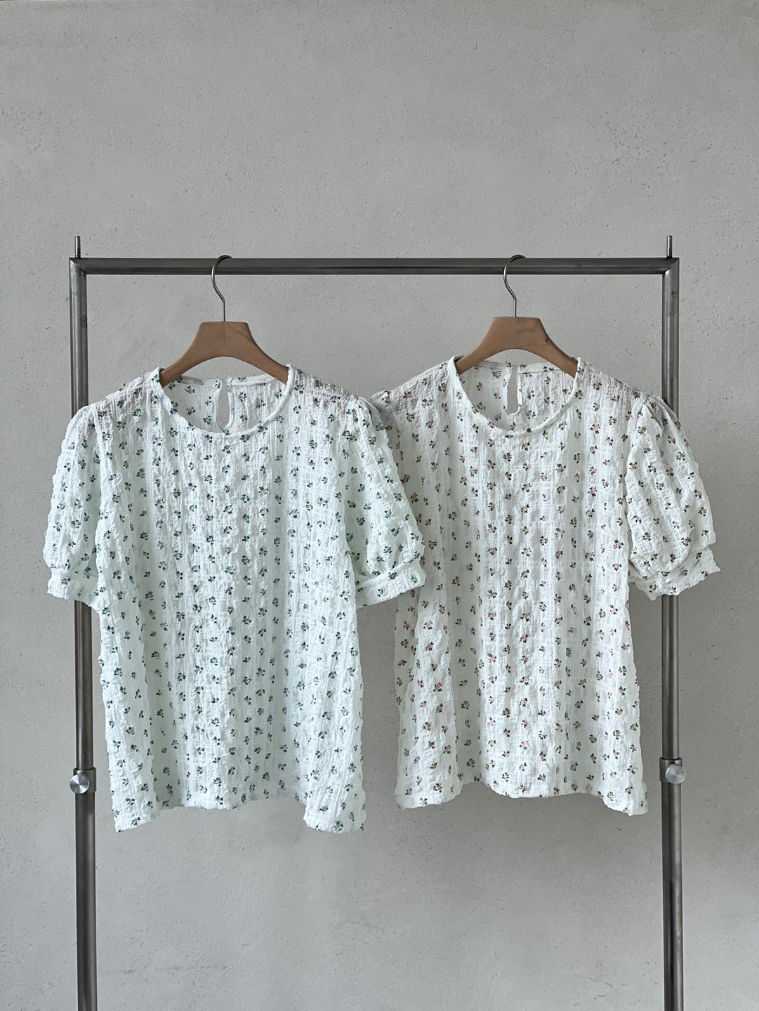 ベーシックパフスリーブ半袖小花柄ブラウス | 詳細画像14