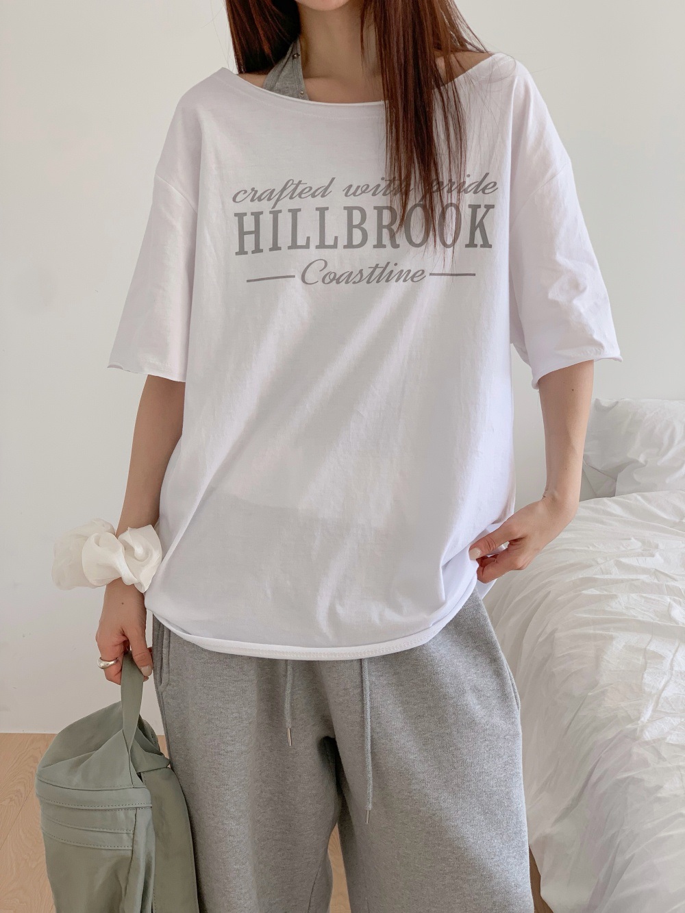 コットンオフショルダーオーバーサイズボクシールーズ半袖ワイドネックドロップショルダーレタリングTシャツ | 詳細画像9
