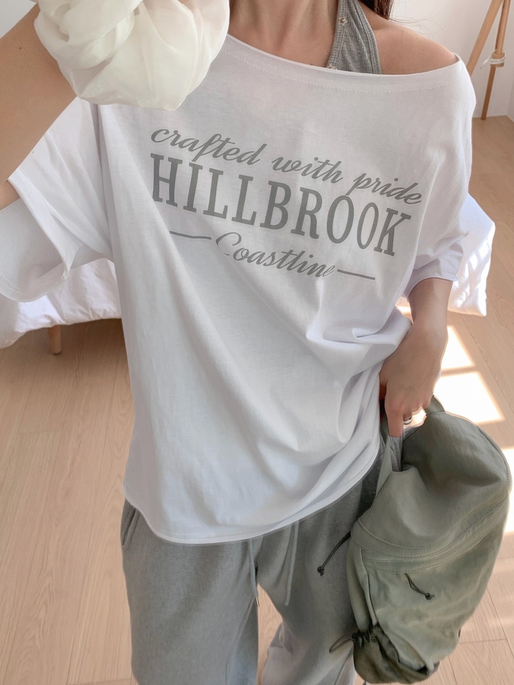 コットンオフショルダーオーバーサイズボクシールーズ半袖ワイドネックドロップショルダーレタリングTシャツ | 詳細画像12
