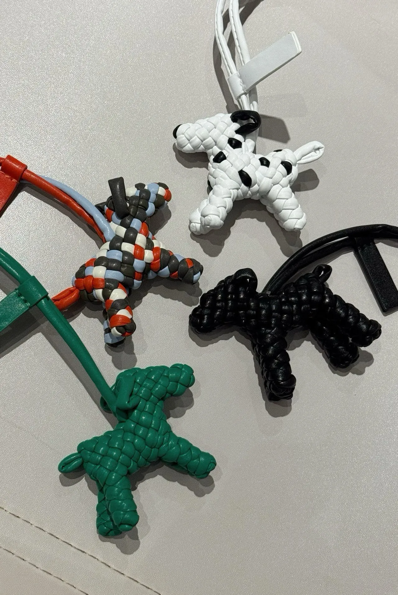 カウレザー子犬犬ころバッグチャーム | whosbag | 詳細画像1