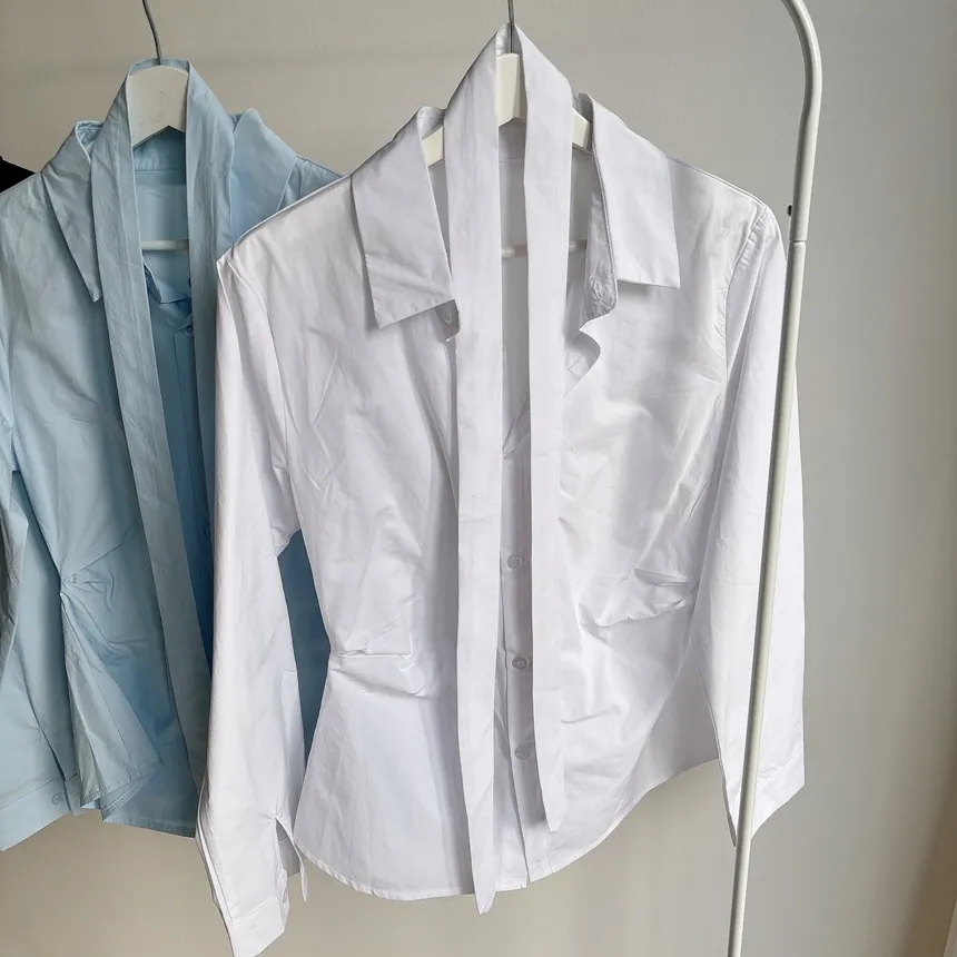 コットン長袖シャーリングスリムブラウスストラップ付 | mirangmirang | 詳細画像22