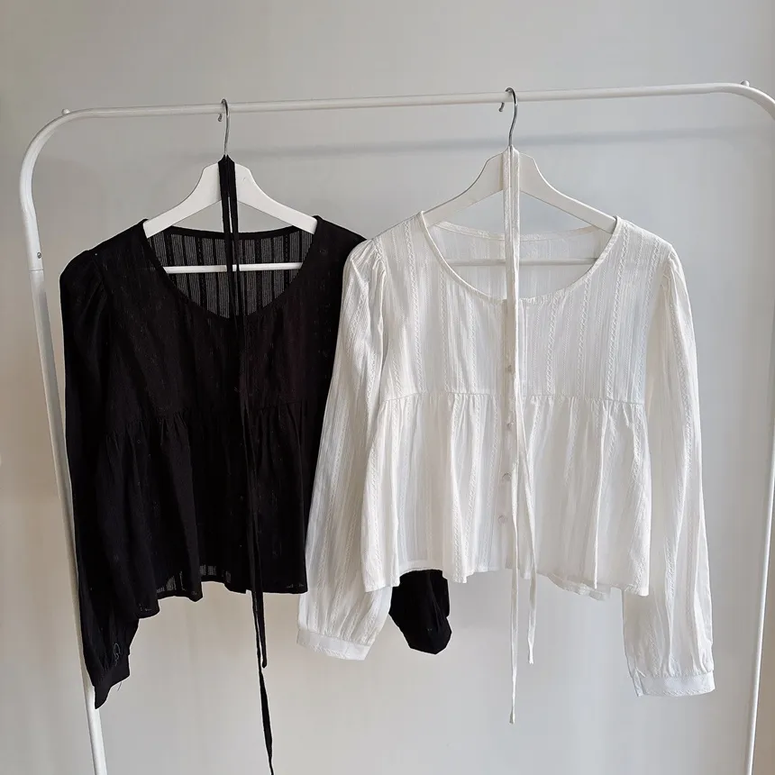 ラウンドネックボタン長袖ブラウスストラップ付 | mirangmirang | 詳細画像14