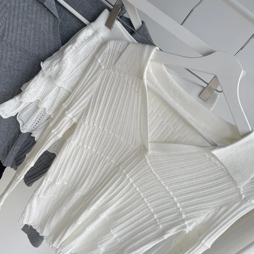 パンチングオープンカラー長袖ベルスリーブスリムニット | mirangmirang | 詳細画像90