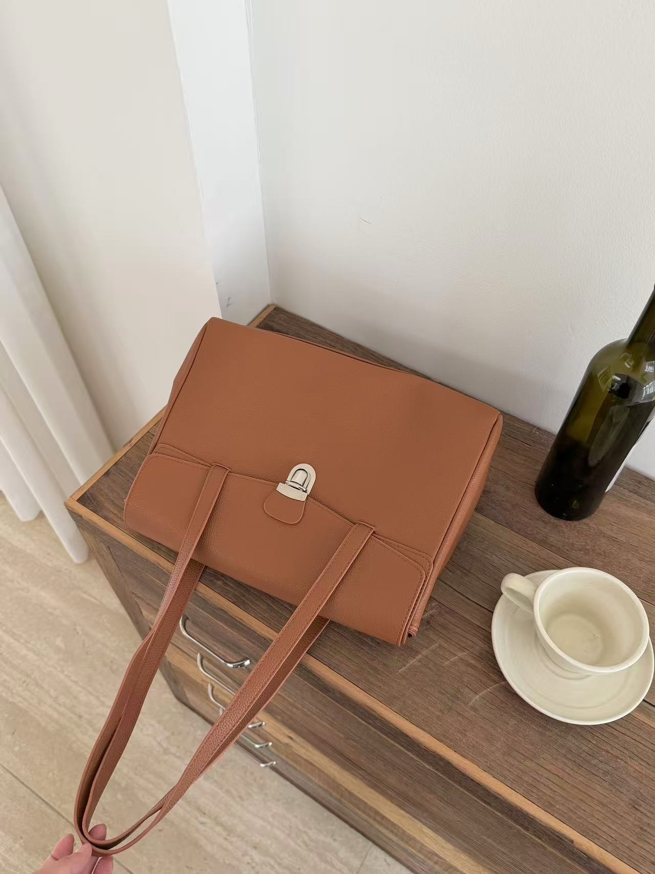 レザー調ジップアップポケット無地トートバッグ | 詳細画像10