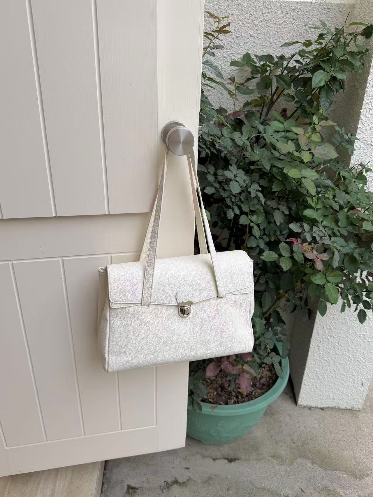 レザー調ジップアップポケット無地トートバッグ | 詳細画像9