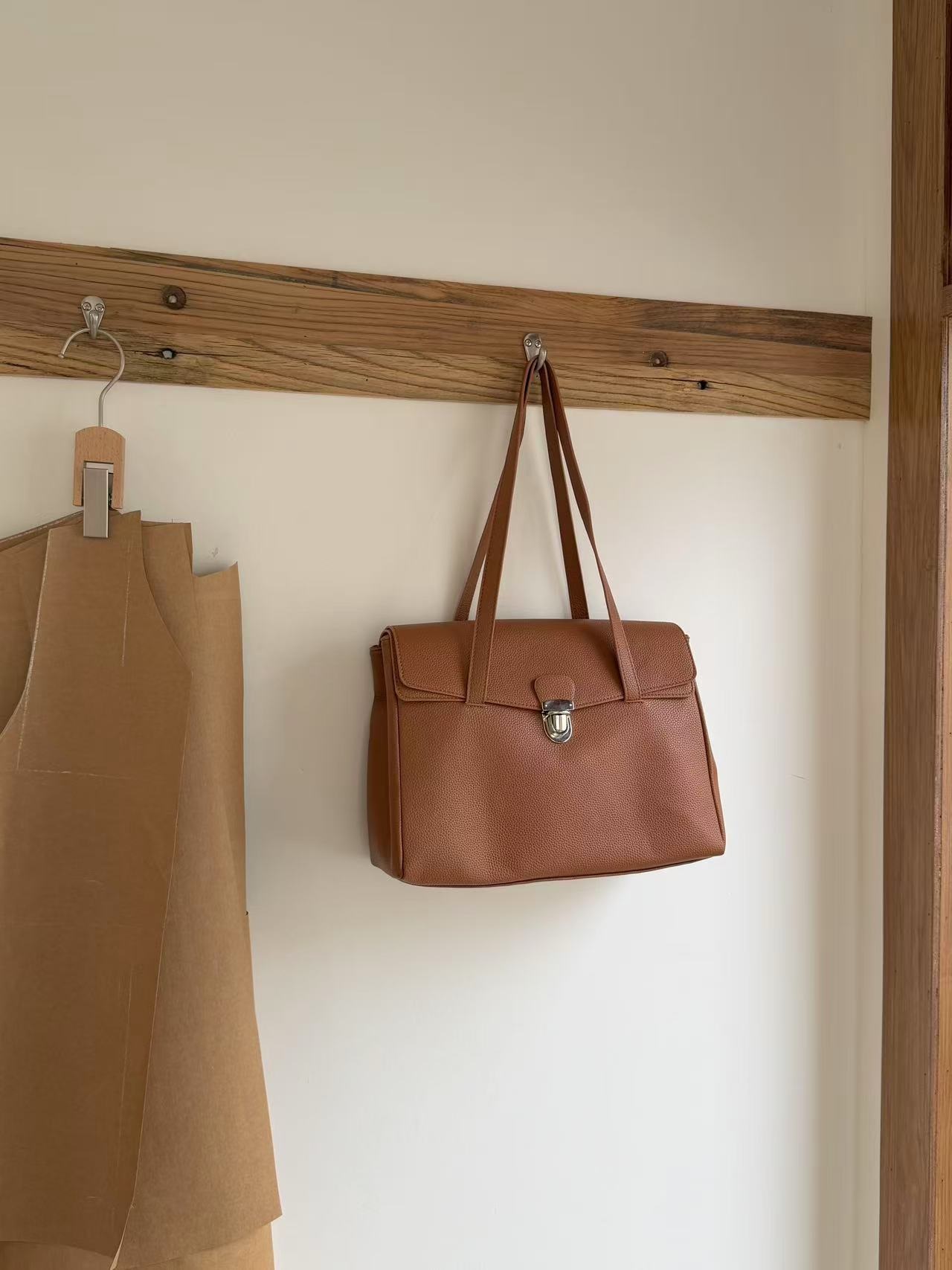 レザー調ジップアップポケット無地トートバッグ | 詳細画像11