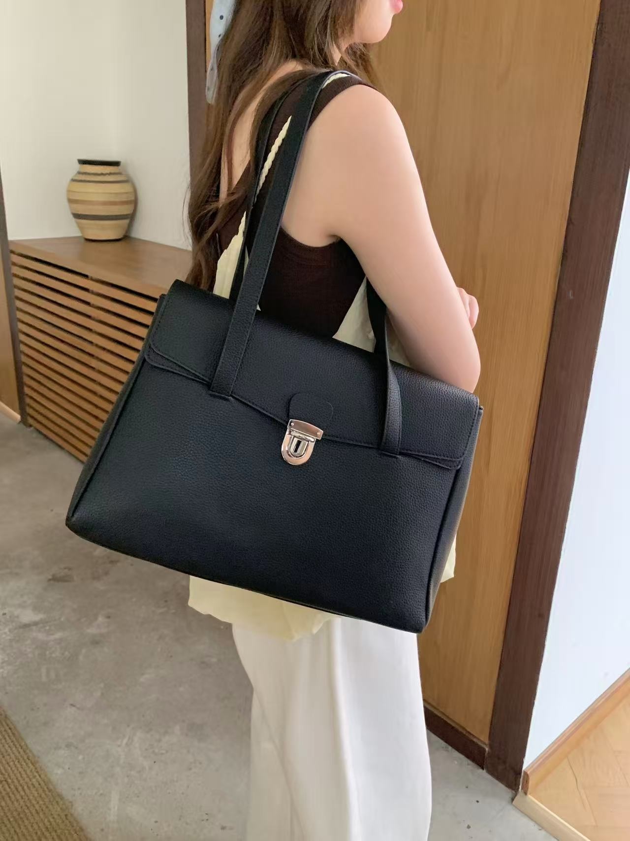 レザー調ジップアップポケット無地トートバッグ | 詳細画像4