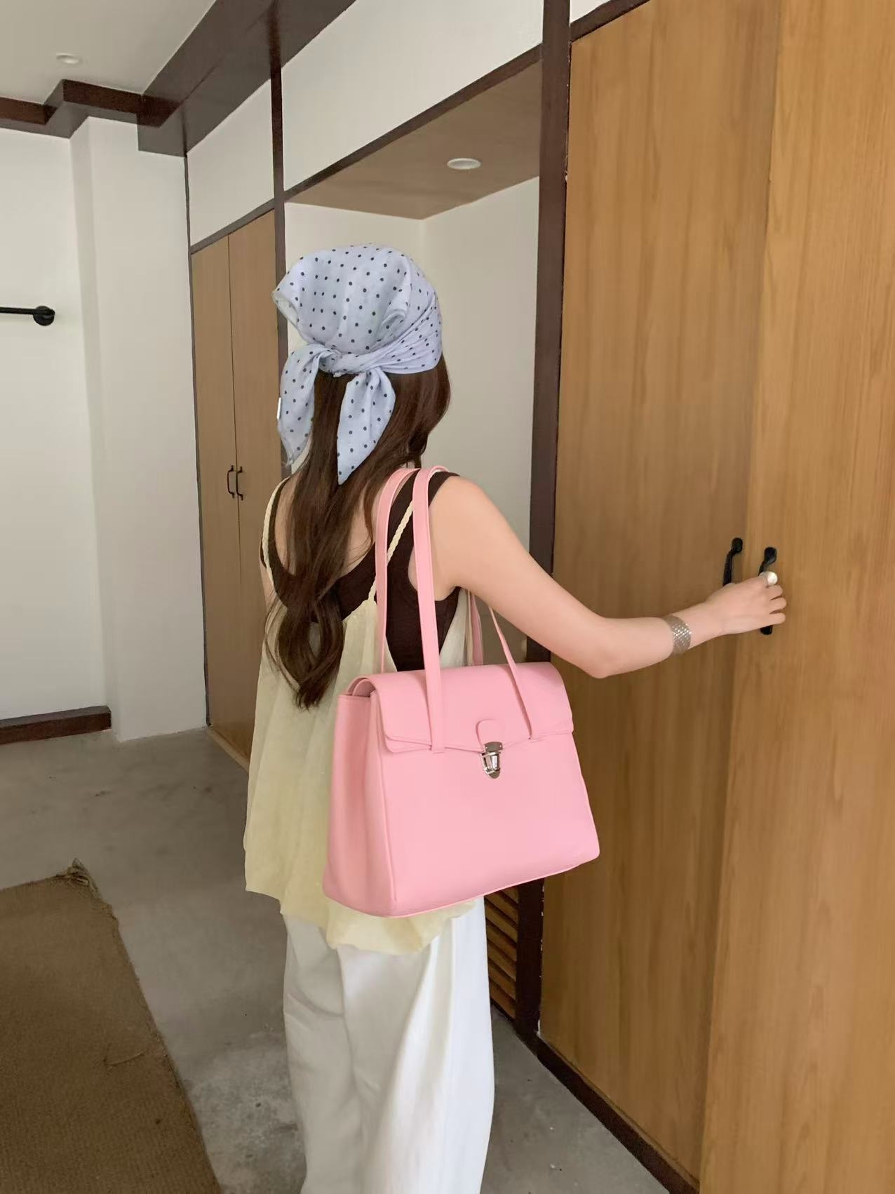 レザー調ジップアップポケット無地トートバッグ | 詳細画像7