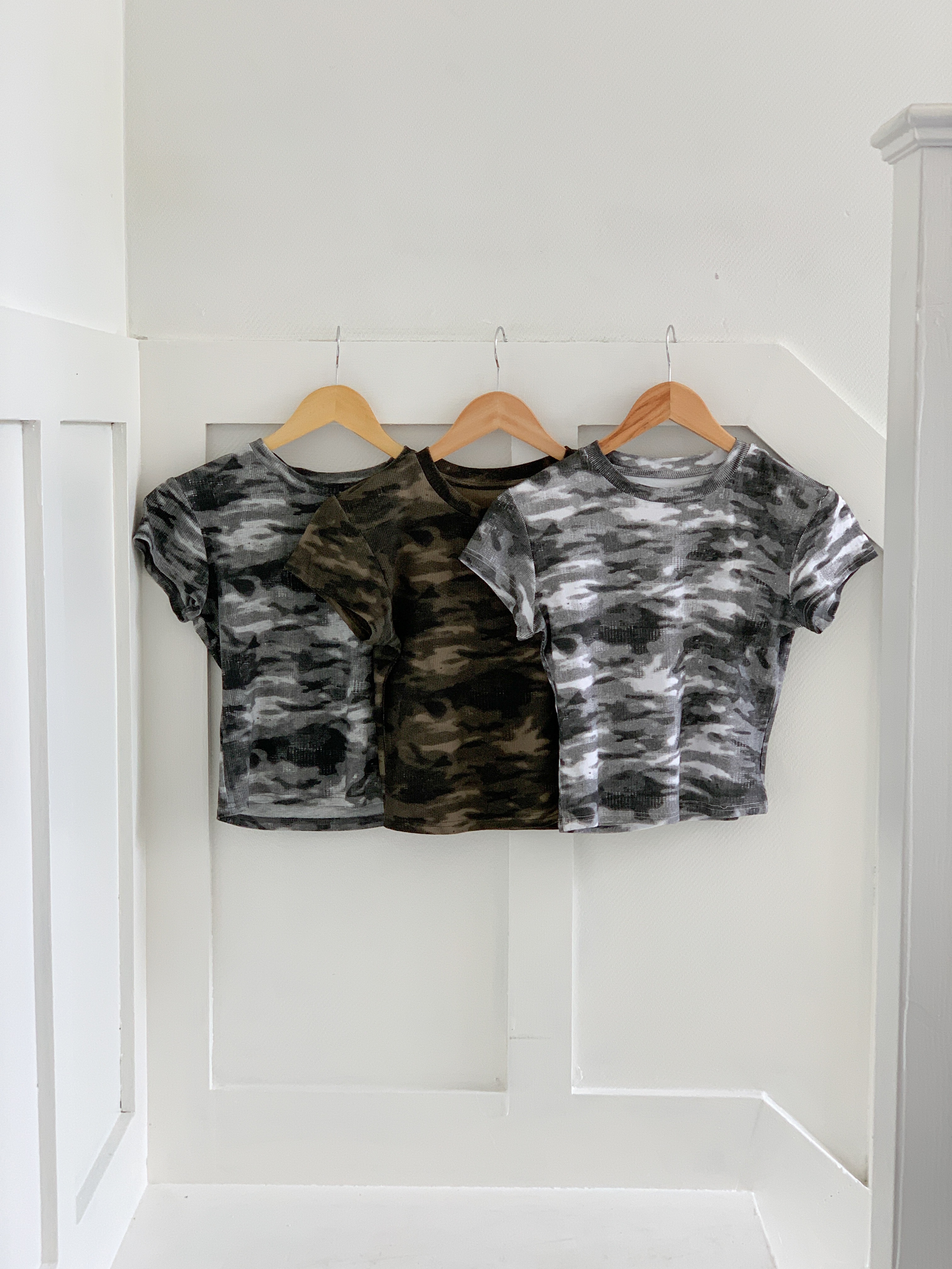 コットンラウンドネックスリム半袖セミクロップドカモフラージュTシャツ | 詳細画像20