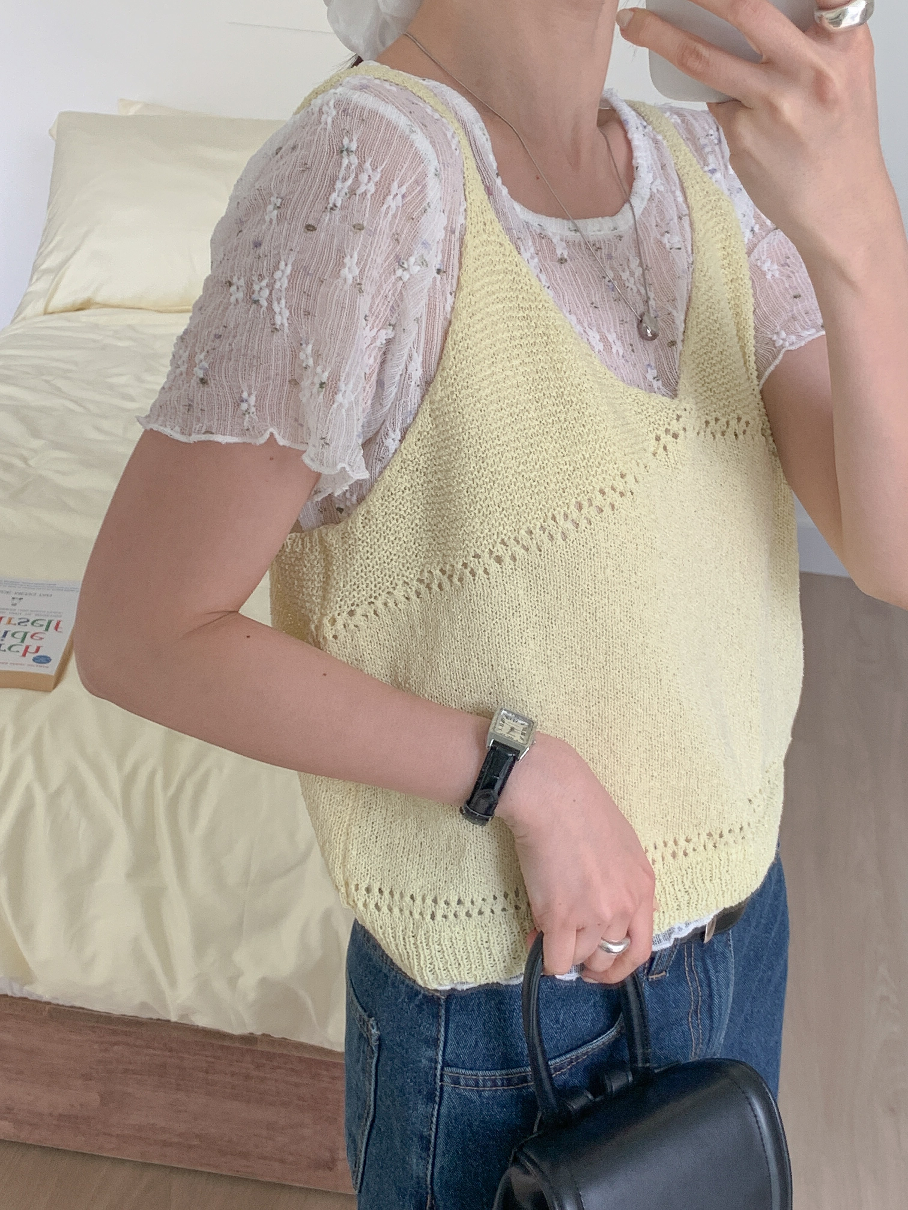 ラウンドネックVネックパンチングルーズ半袖小花柄Tシャツビスチェアンサンブル | 詳細画像2