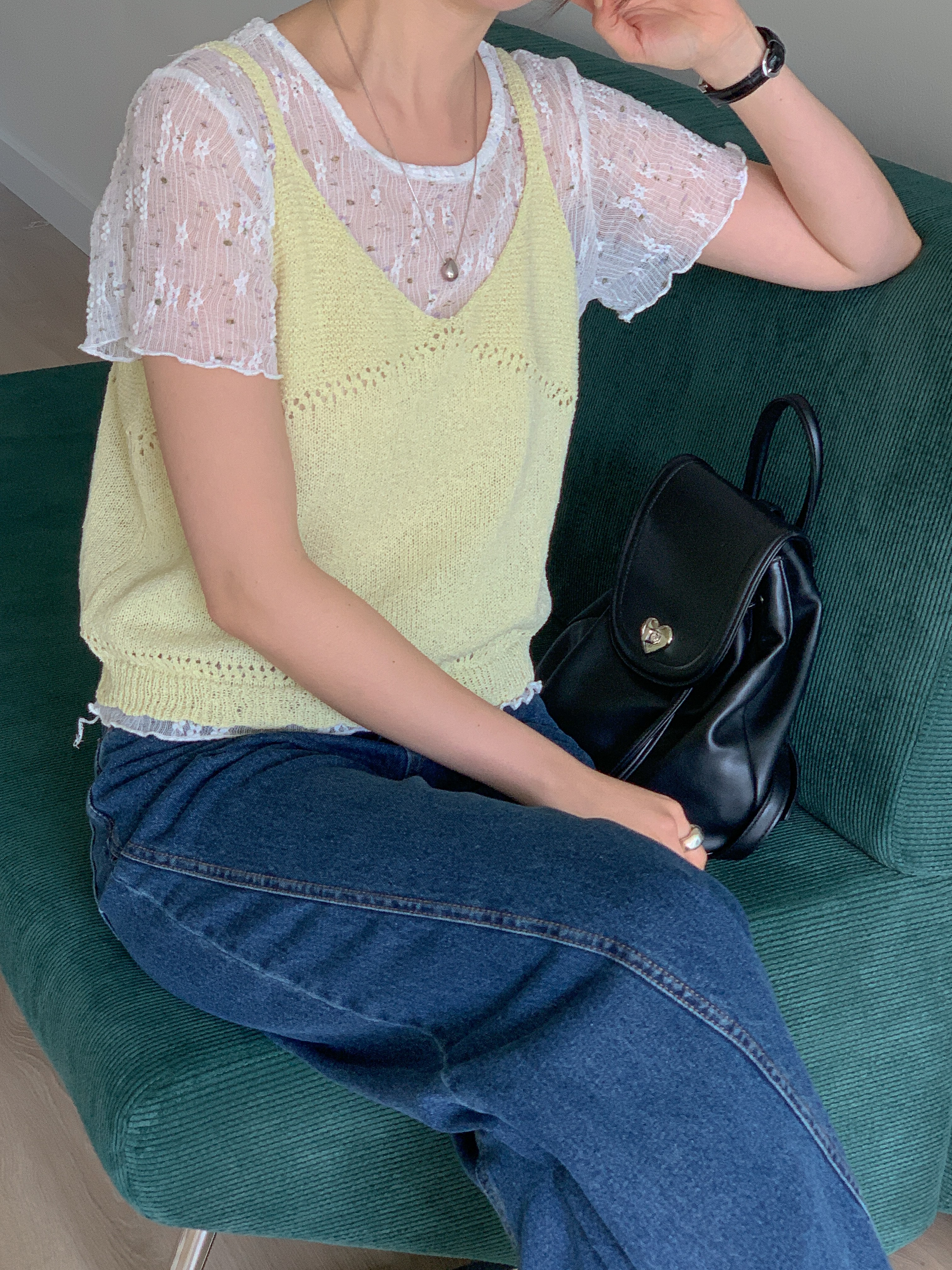 ラウンドネックVネックパンチングルーズ半袖小花柄Tシャツビスチェアンサンブル | 詳細画像4