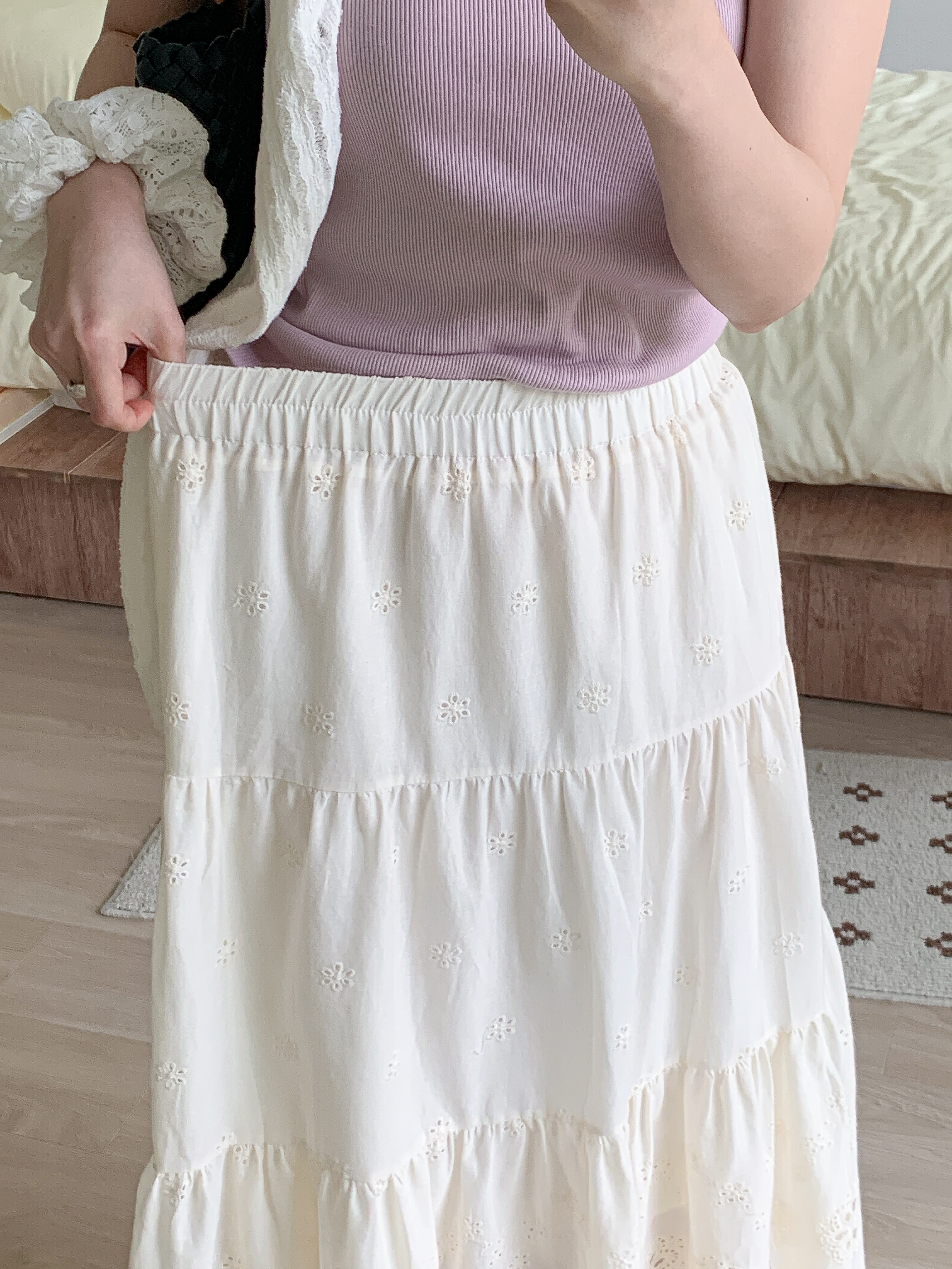 コットンシャーリングティアードパンチングウエストゴムロングAライン花柄スカート | 詳細画像5