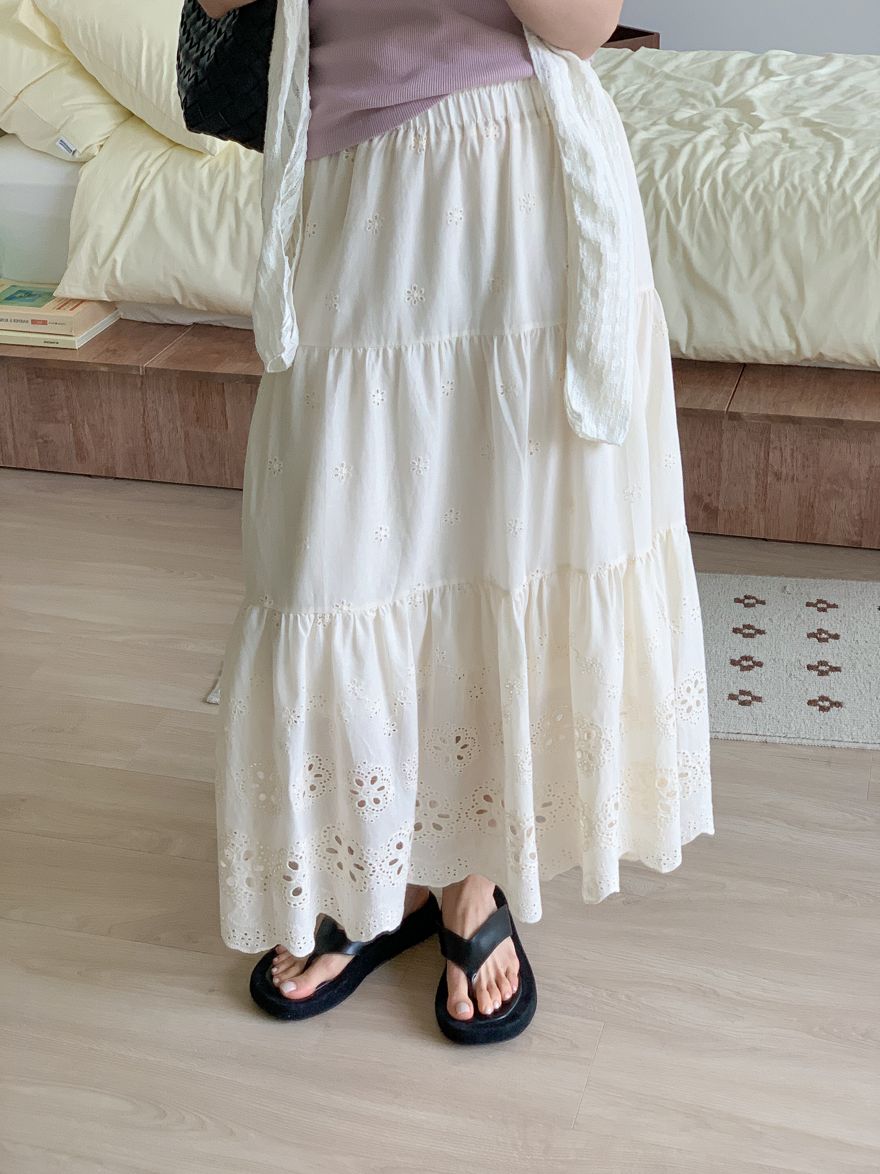 コットンシャーリングティアードパンチングウエストゴムロングAライン花柄スカート | 詳細画像12