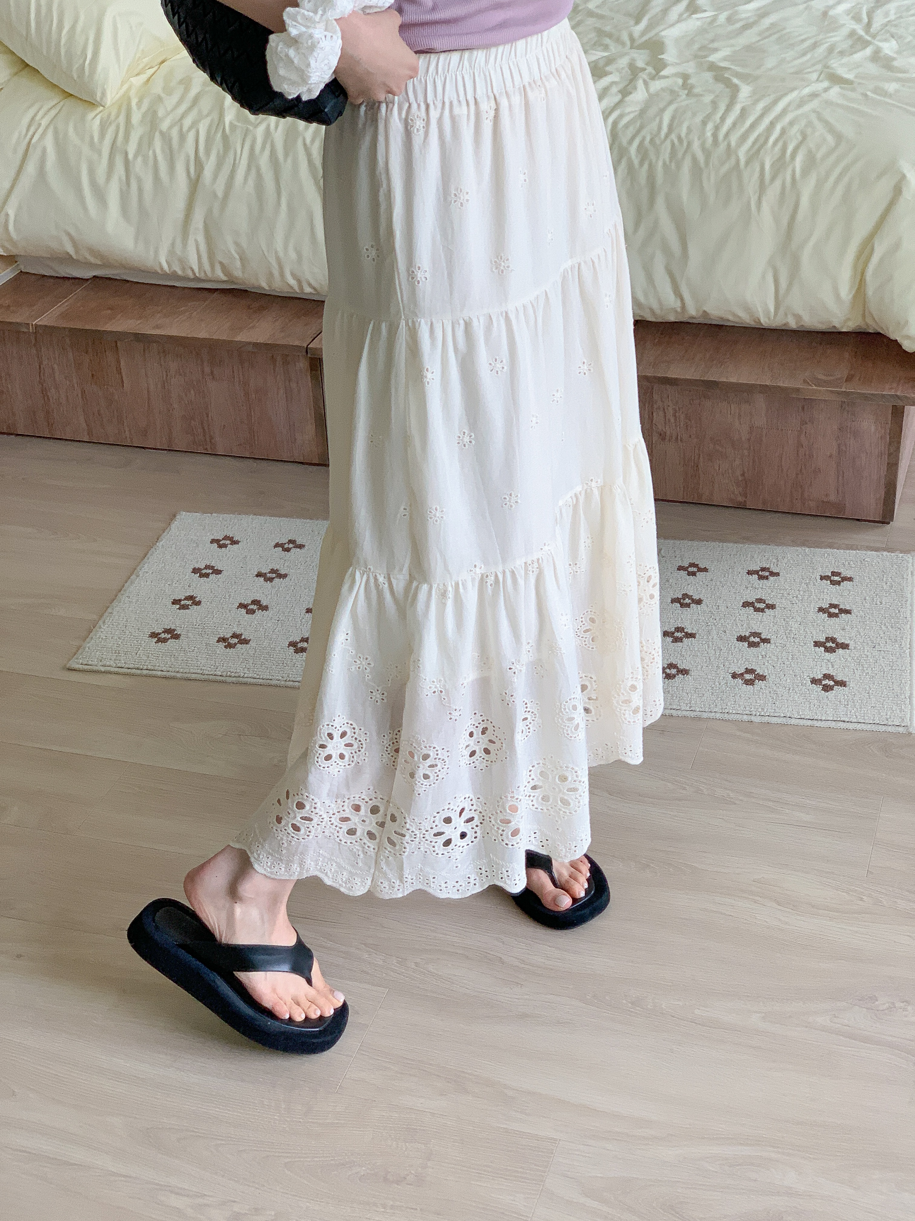 コットンシャーリングティアードパンチングウエストゴムロングAライン花柄スカート | 詳細画像18