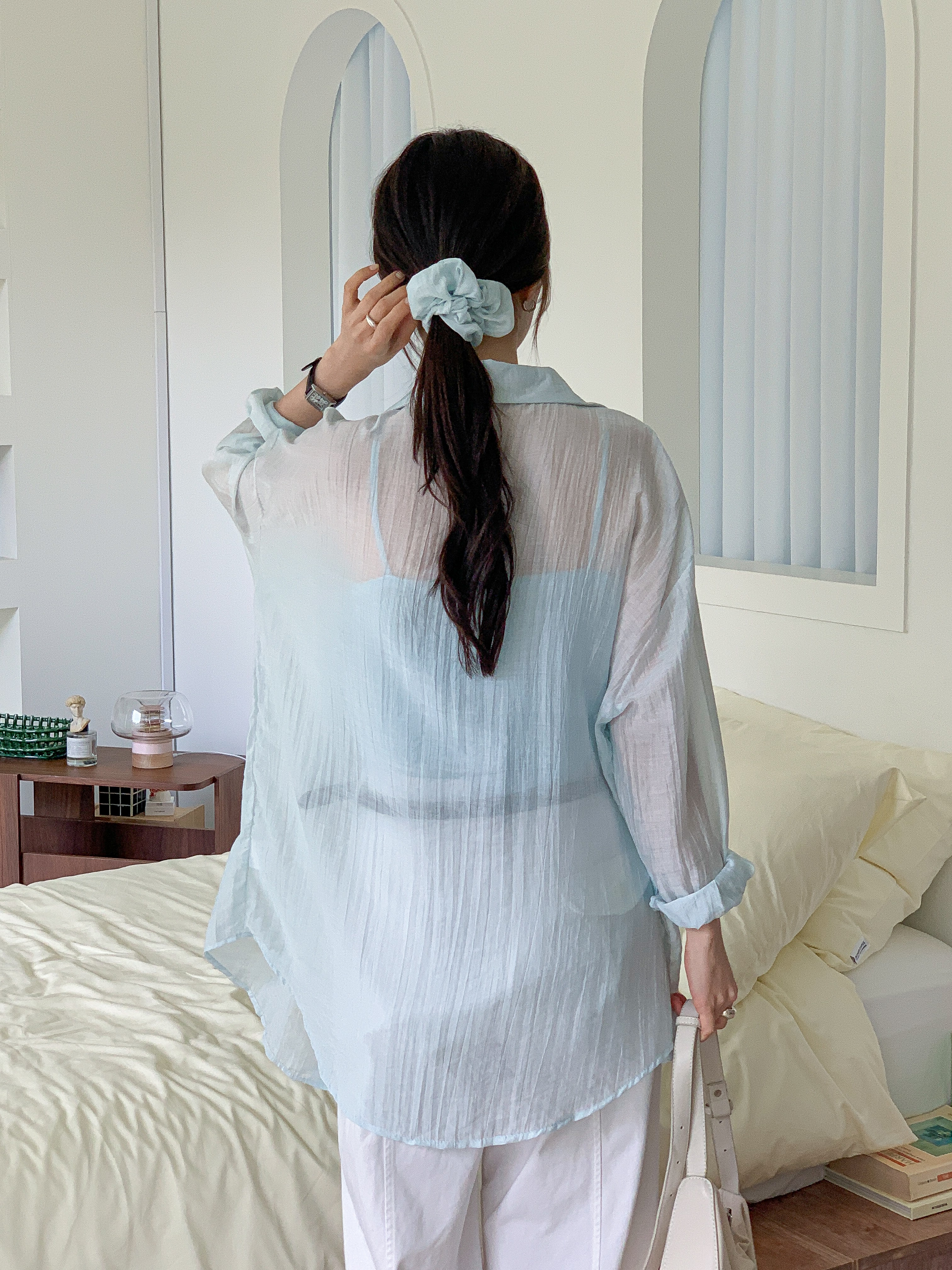 リブレースボタンカラーVネックリンクルルーズ長袖ボタンスリーブドロップショルダー無地ブラウスキャミソールアンサンブルシュシュ付 | 詳細画像9