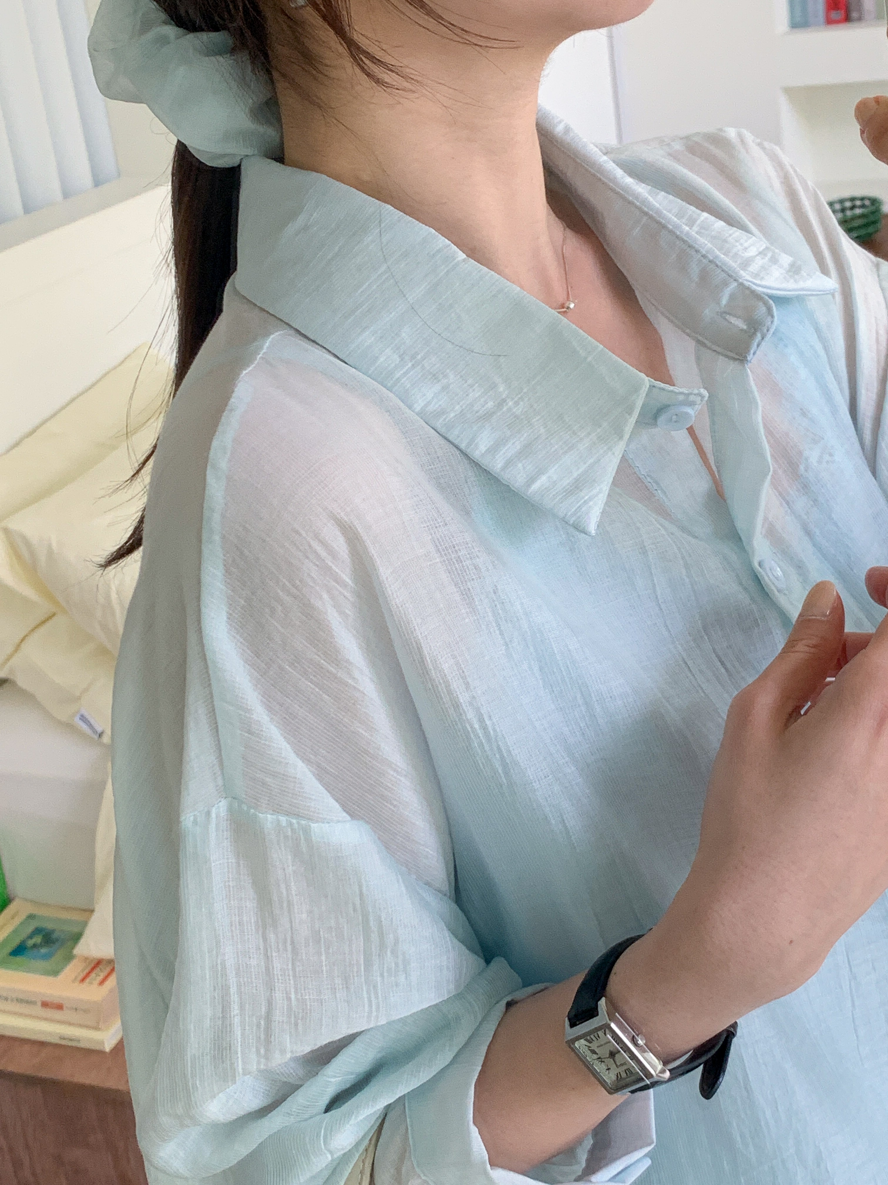 リブレースボタンカラーVネックリンクルルーズ長袖ボタンスリーブドロップショルダー無地ブラウスキャミソールアンサンブルシュシュ付 | 詳細画像17