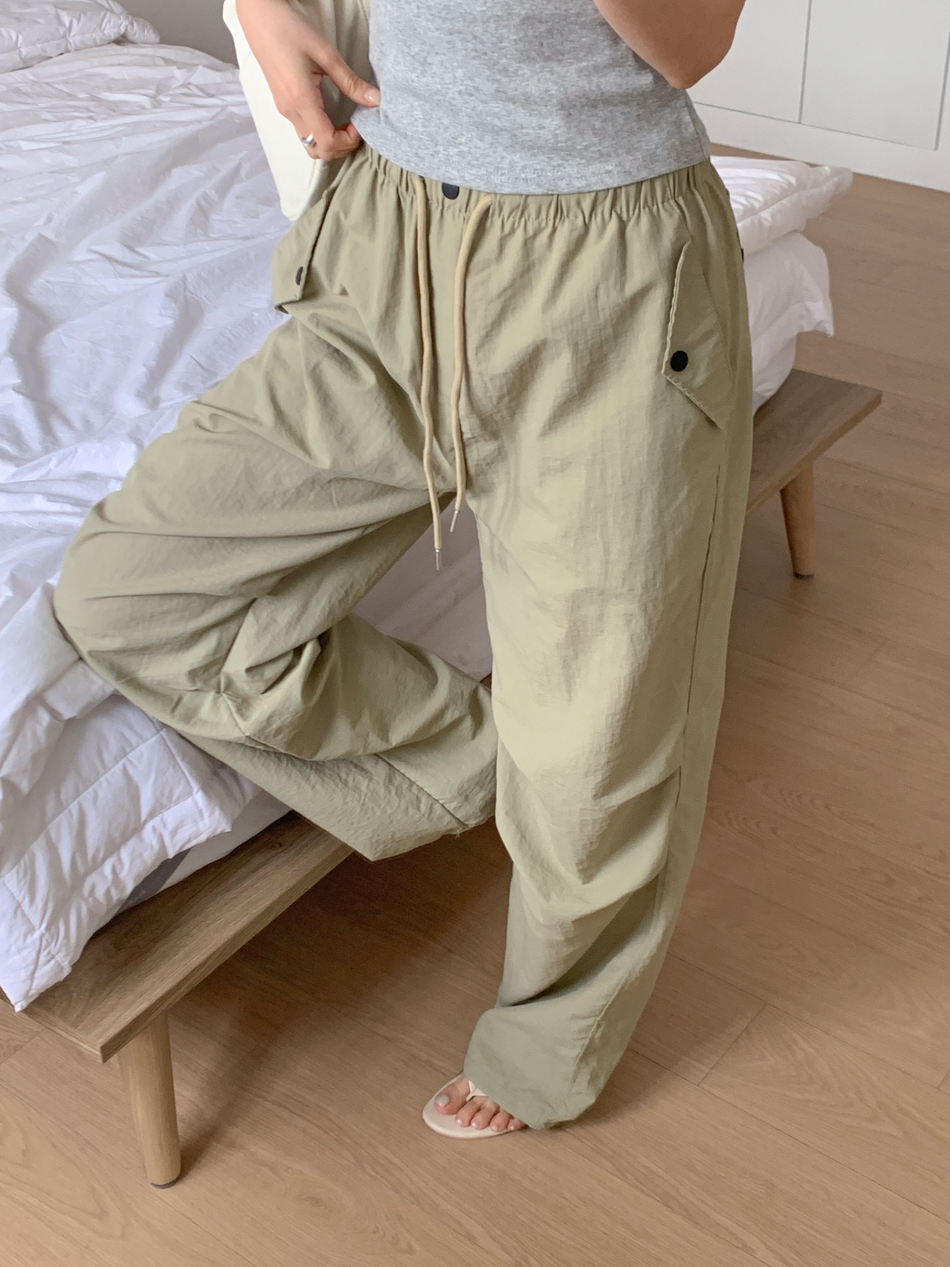 ドローストリングピンタックポケットウエストゴムワイドスナップボタンバックポケット無地パンツ | 詳細画像2