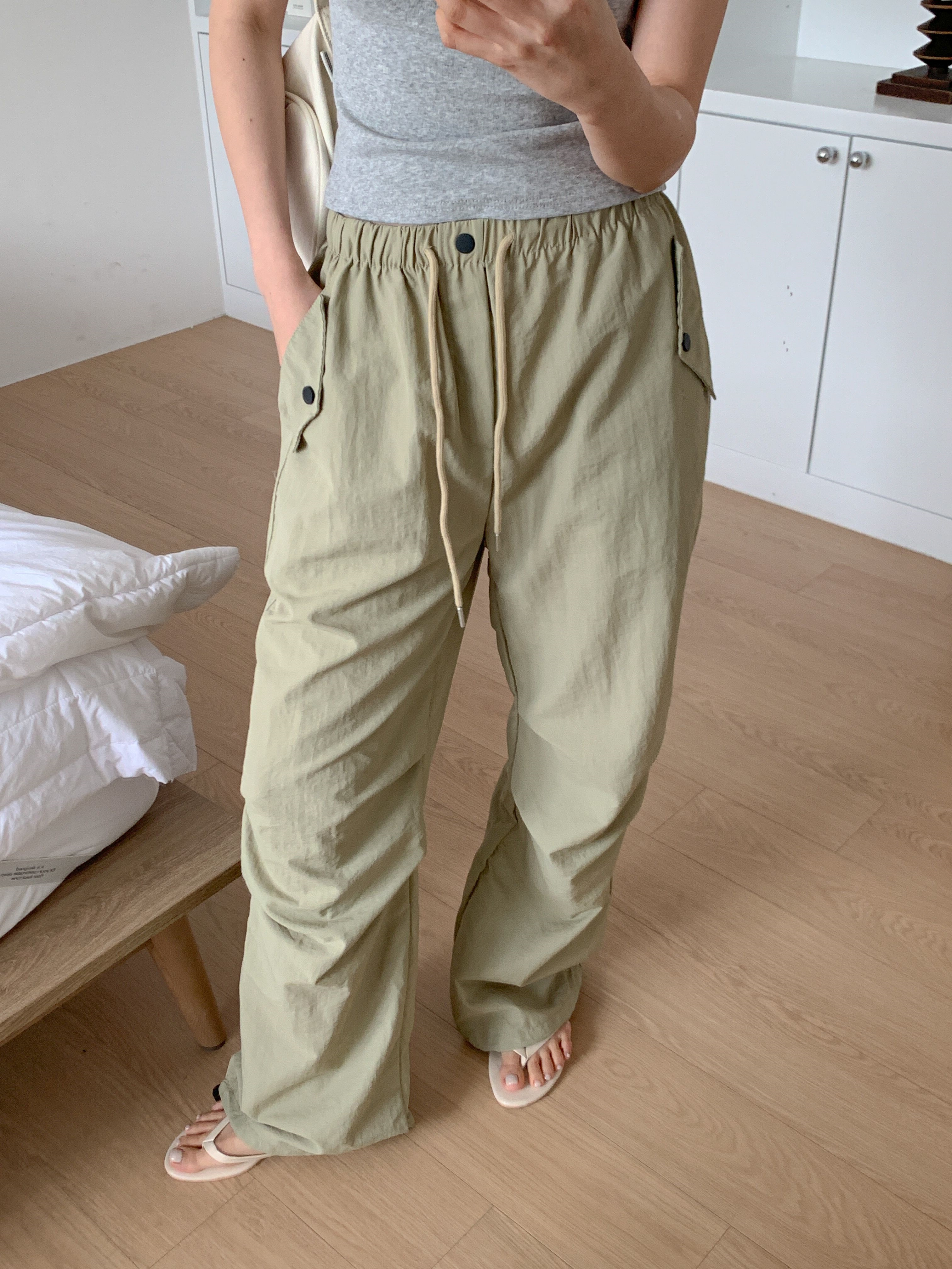 ドローストリングピンタックポケットウエストゴムワイドスナップボタンバックポケット無地パンツ | 詳細画像7