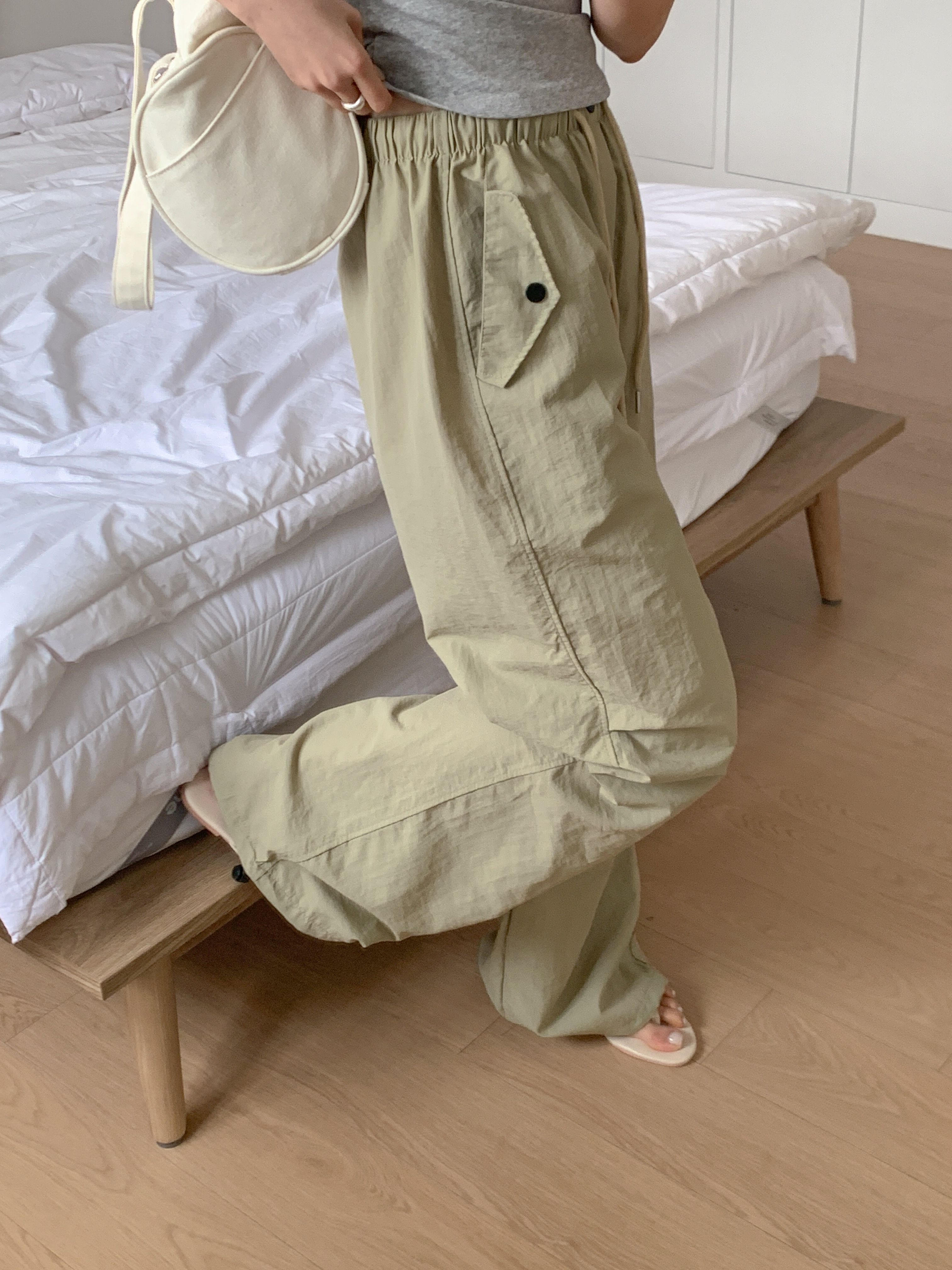 ドローストリングピンタックポケットウエストゴムワイドスナップボタンバックポケット無地パンツ | 詳細画像9