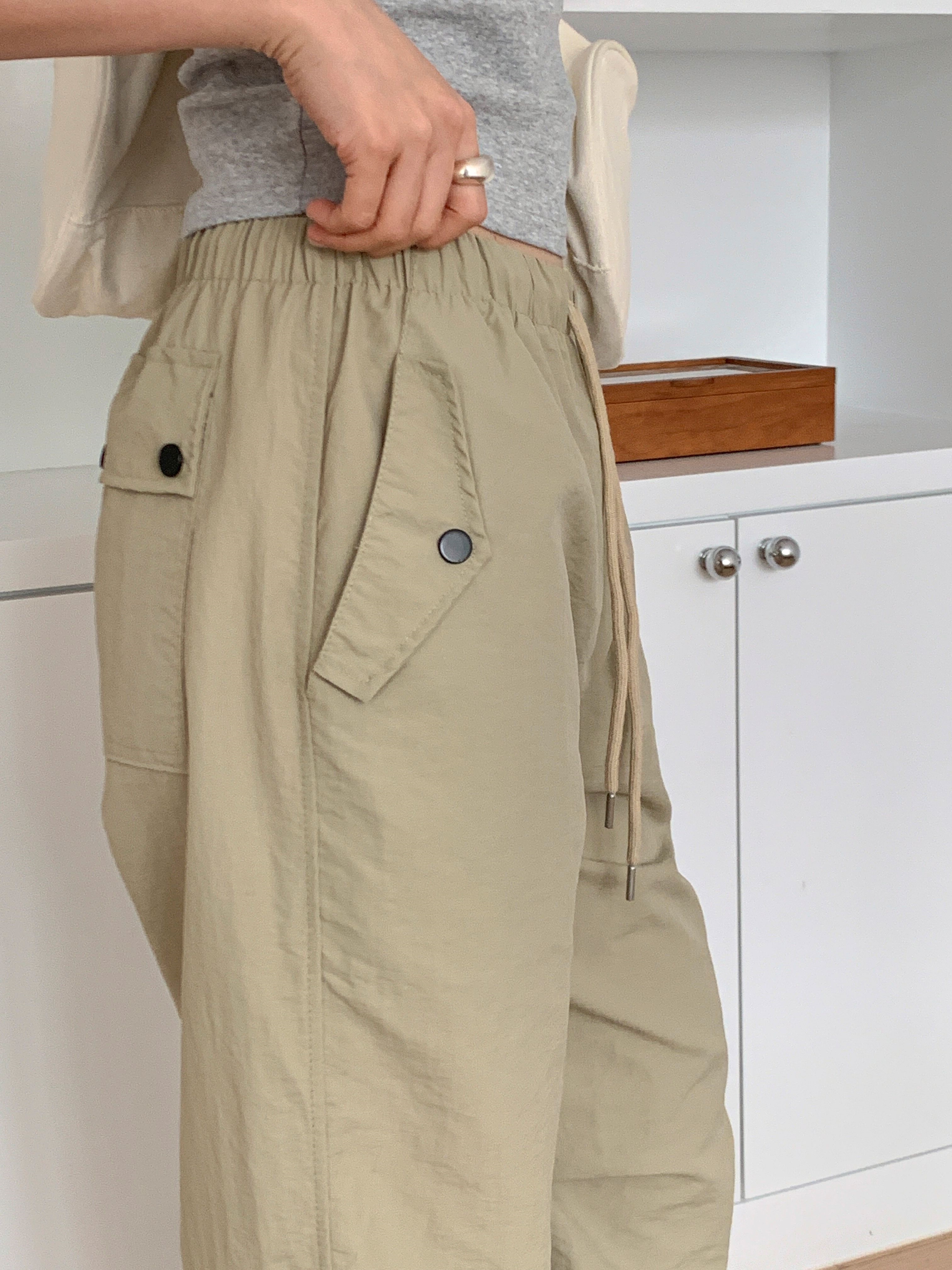 ドローストリングピンタックポケットウエストゴムワイドスナップボタンバックポケット無地パンツ | 詳細画像10