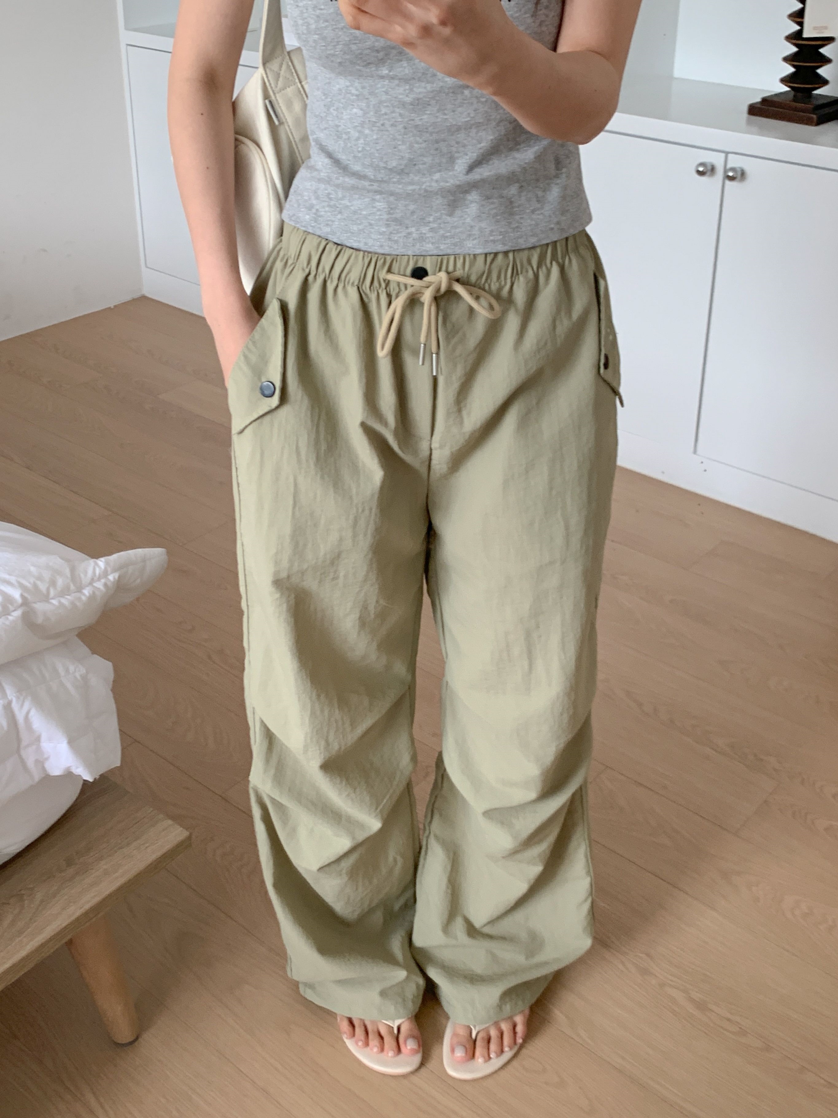 ドローストリングピンタックポケットウエストゴムワイドスナップボタンバックポケット無地パンツ | 詳細画像12