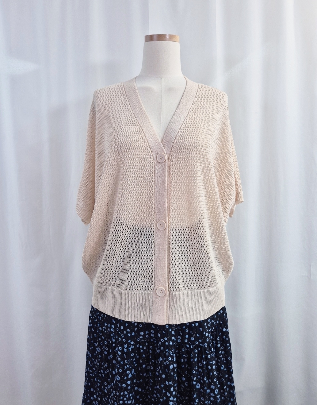 パンチングボタンVネックフレンチスリーブドルマンルーズ半袖カーディガン | 詳細画像14