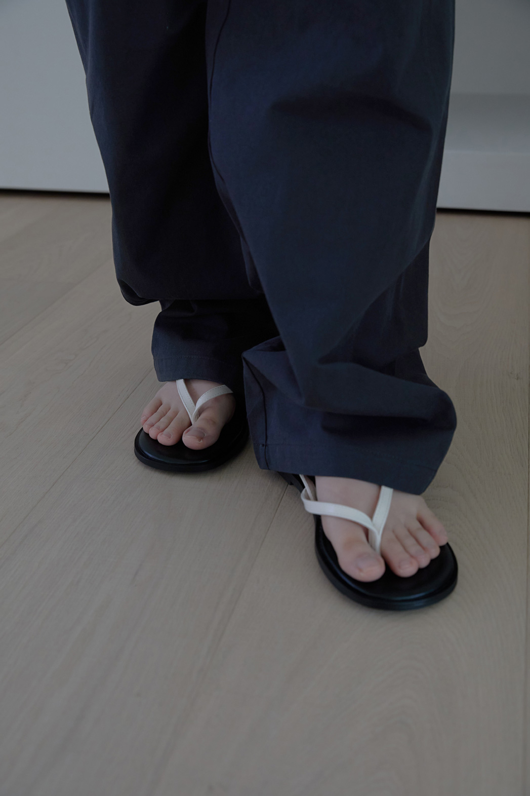 レザー調フラット無地サンダルトングサンダルSS | 詳細画像7