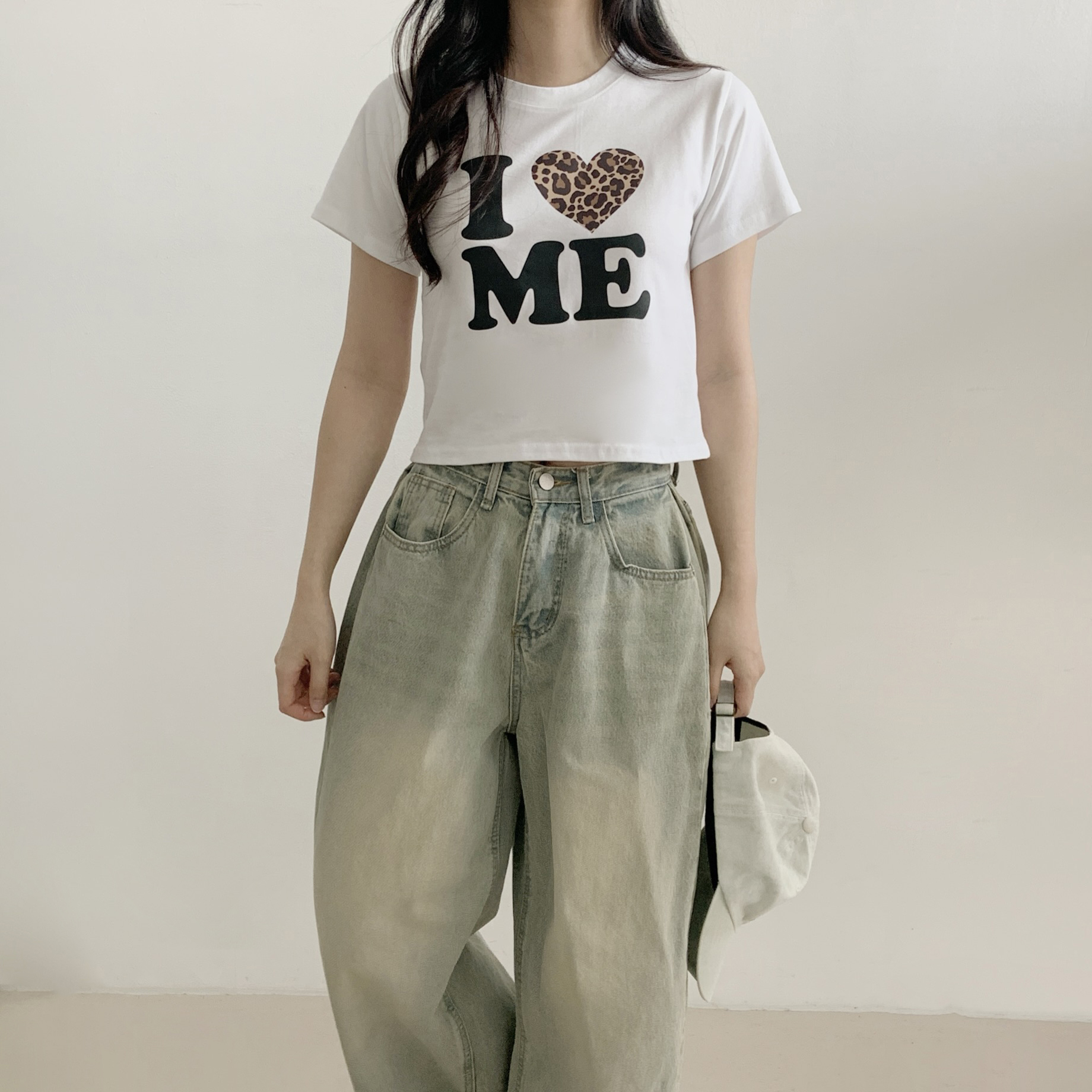 コットンラウンドネックベーシッククロップドスリム半袖ロゴTシャツ | 詳細画像3