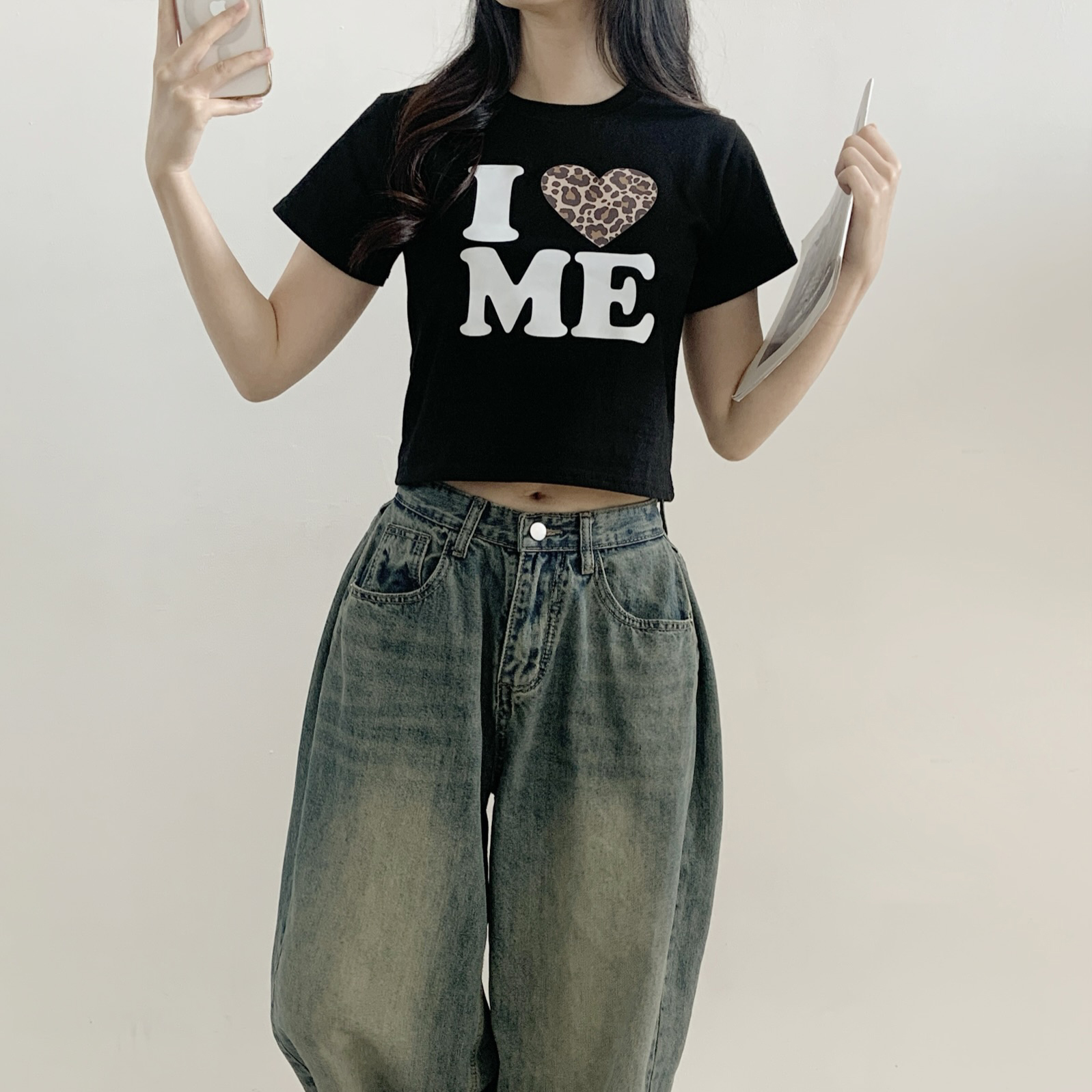 コットンラウンドネックベーシッククロップドスリム半袖ロゴTシャツ | 詳細画像4