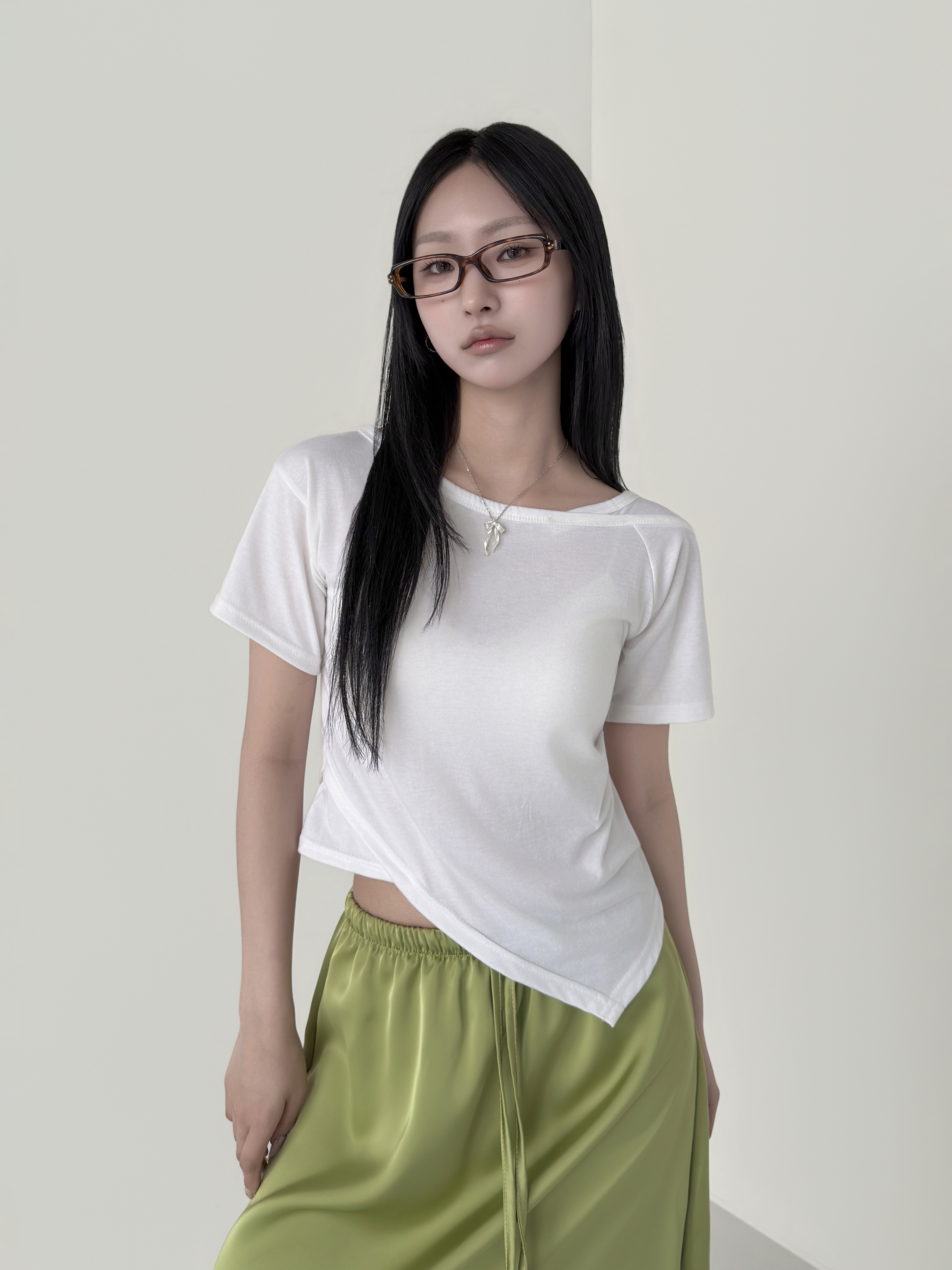 クロップドレイヤード風アンバランス半袖ダイアゴナル無地Tシャツ | 詳細画像4