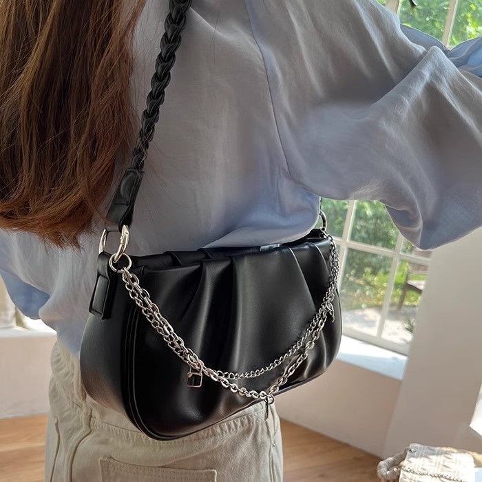 レザー調ジップアップチェーンピンタックツイストショルダーバッグ | 詳細画像2