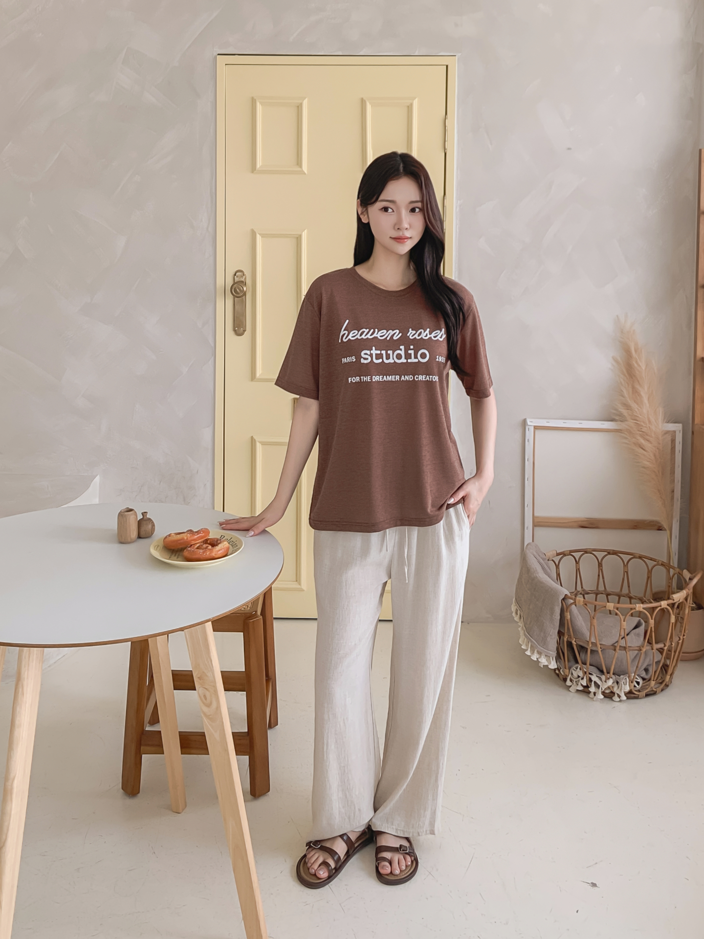 リネン混ラウンドネックベーシックルーズ半袖ロゴTシャツ | 詳細画像2