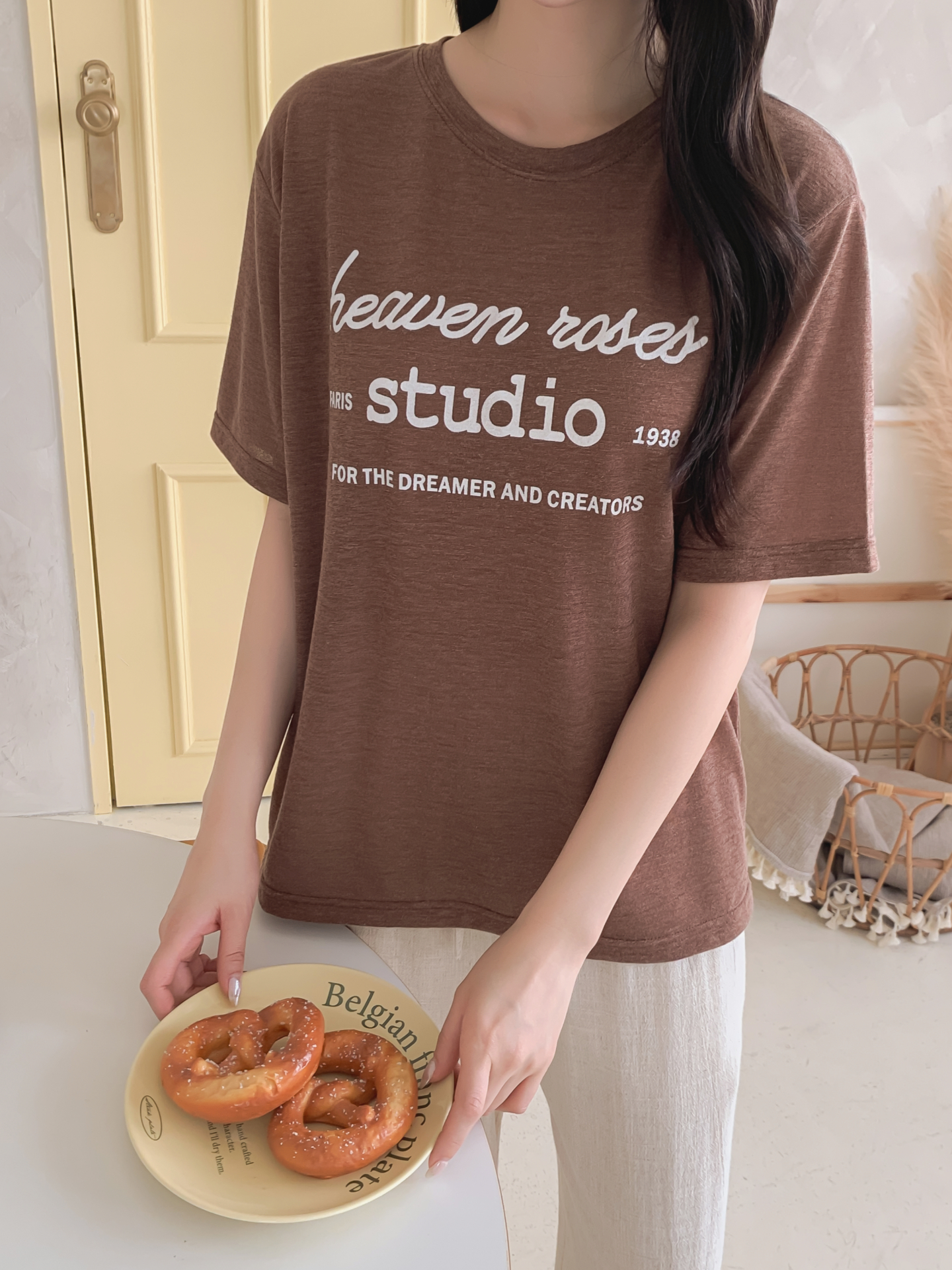 リネン混ラウンドネックベーシックルーズ半袖ロゴTシャツ | 詳細画像3