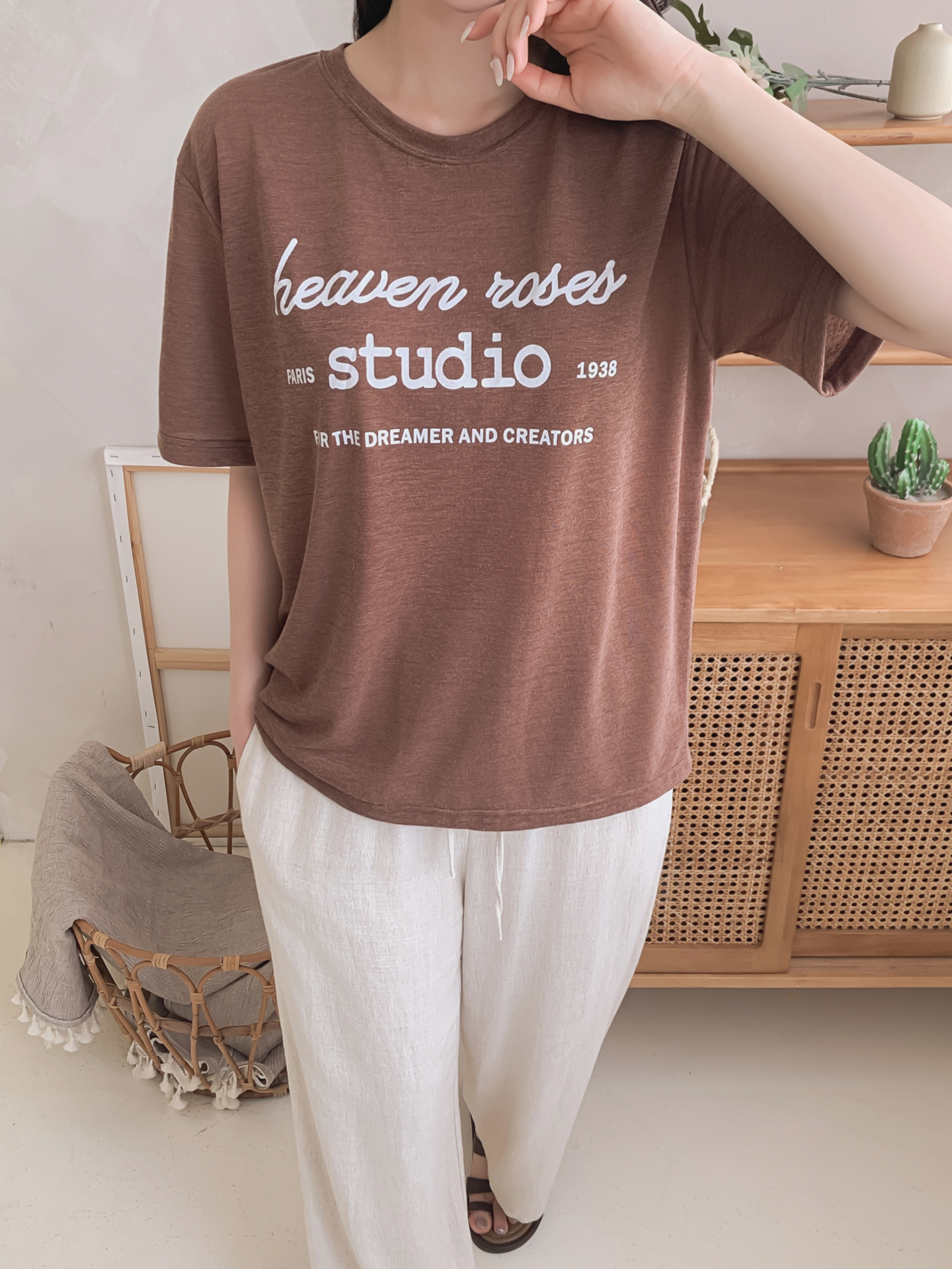 リネン混ラウンドネックベーシックルーズ半袖ロゴTシャツ | 詳細画像13