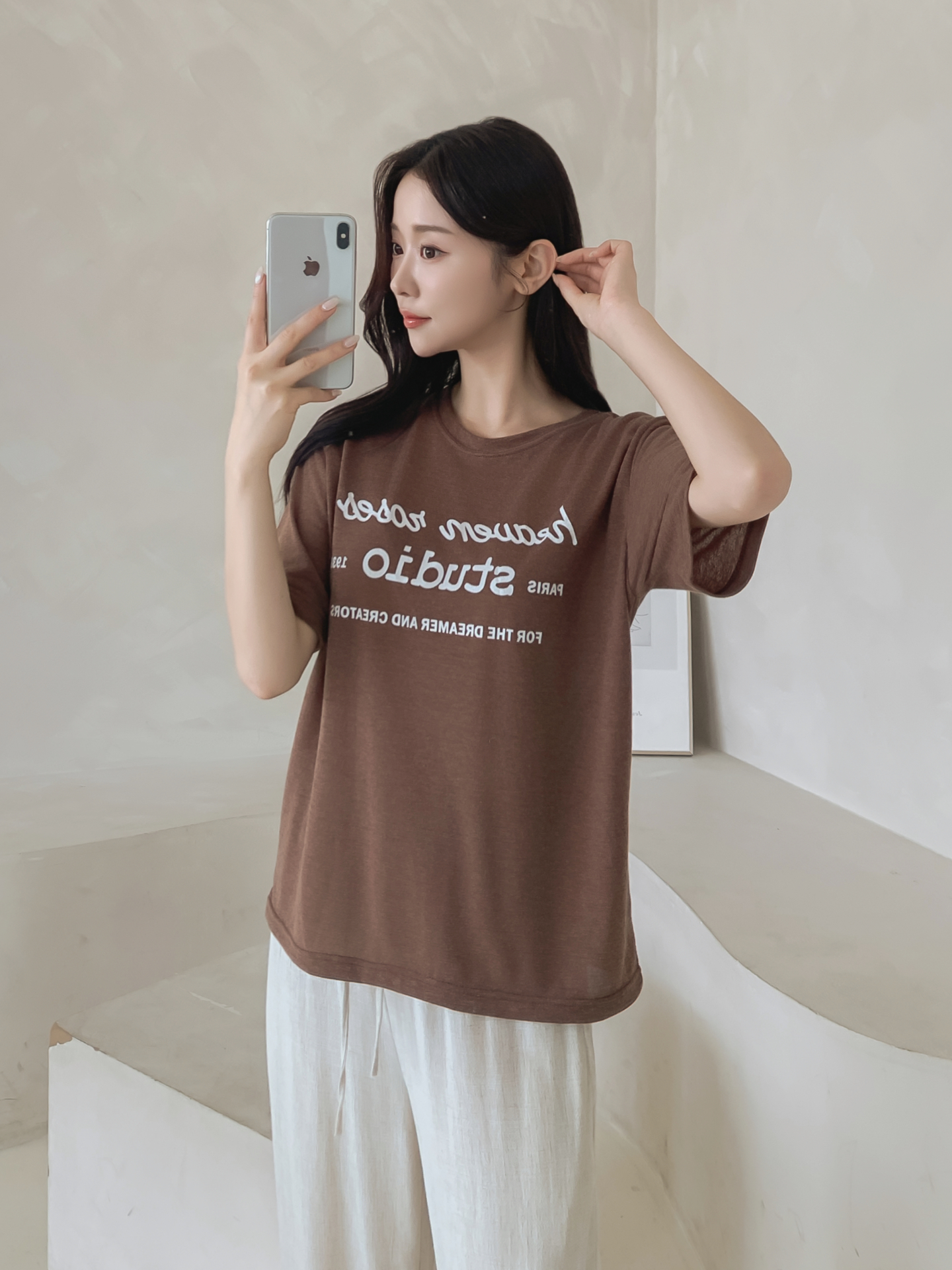 リネン混ラウンドネックベーシックルーズ半袖ロゴTシャツ | 詳細画像17