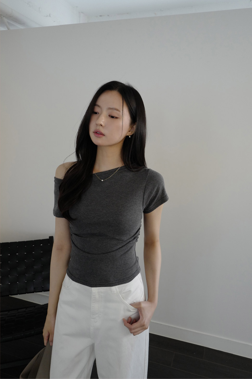 ベルベットストレッチベロアオフショルダーシャーリングスリム無地Tシャツ春夏秋 | DHOLIC | 詳細画像9