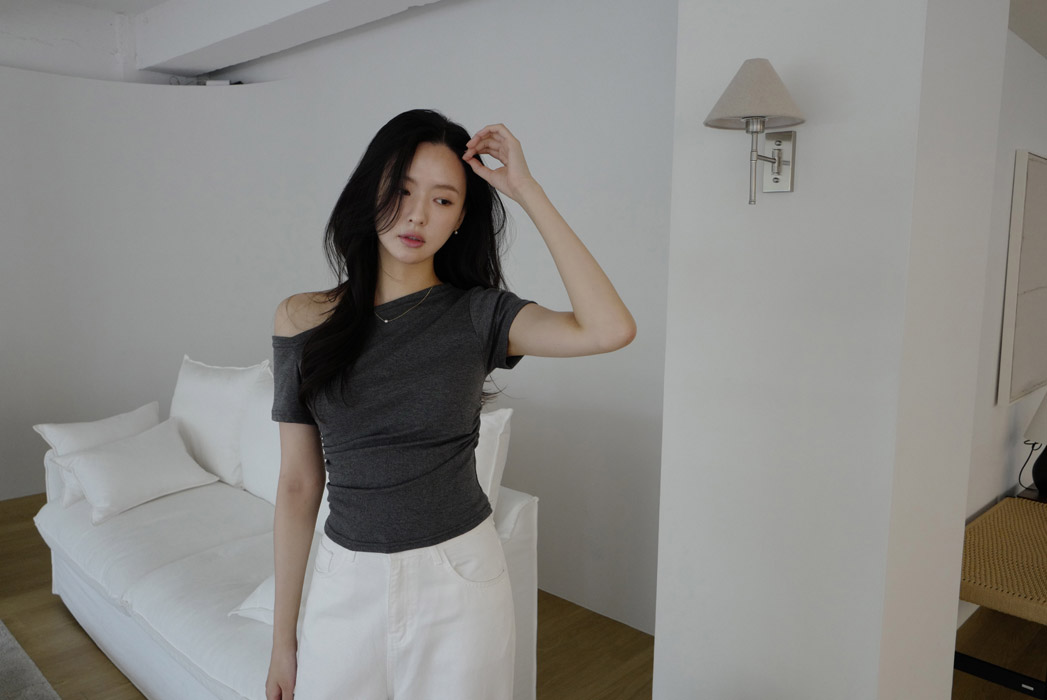 ベルベットストレッチベロアオフショルダーシャーリングスリム無地Tシャツ春夏秋 | DHOLIC | 詳細画像26