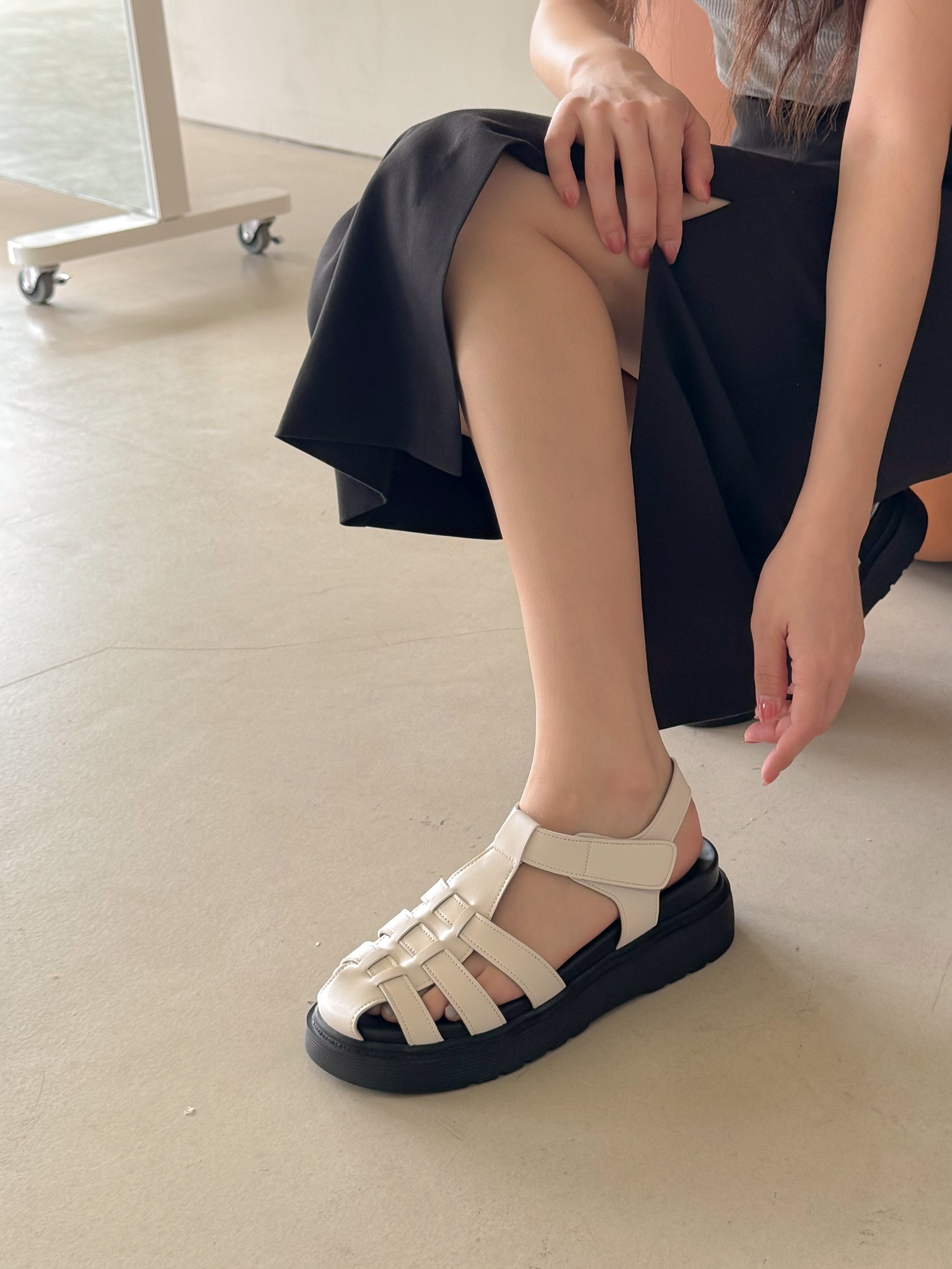 レザー調ストラップベルクロサンダル | 詳細画像29