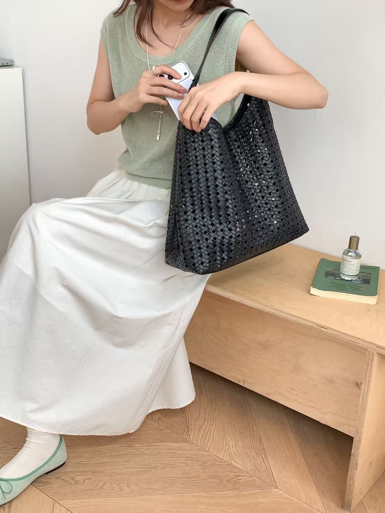 レザー調パンチングトートバッグポーチ付 | 詳細画像2