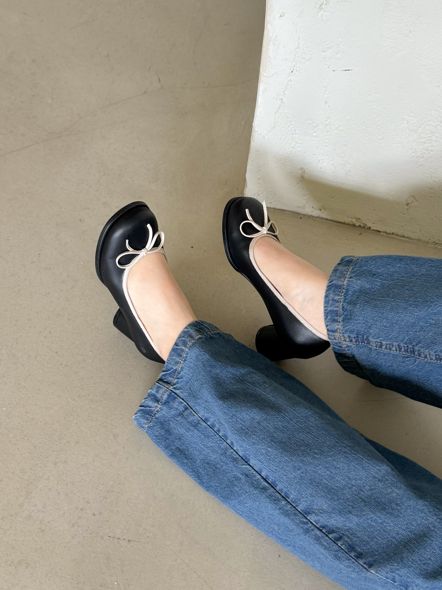 レザー調ウンドトゥ配色リボン柄ヒールパンプス | 詳細画像17