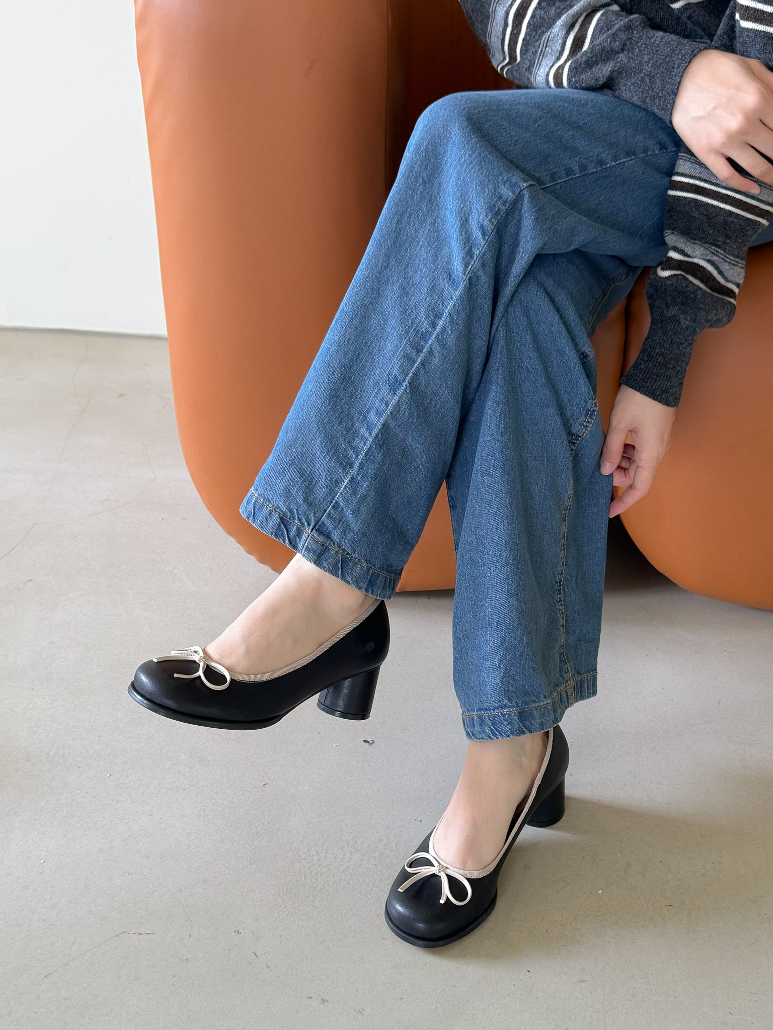 レザー調ウンドトゥ配色リボン柄ヒールパンプス | 詳細画像21
