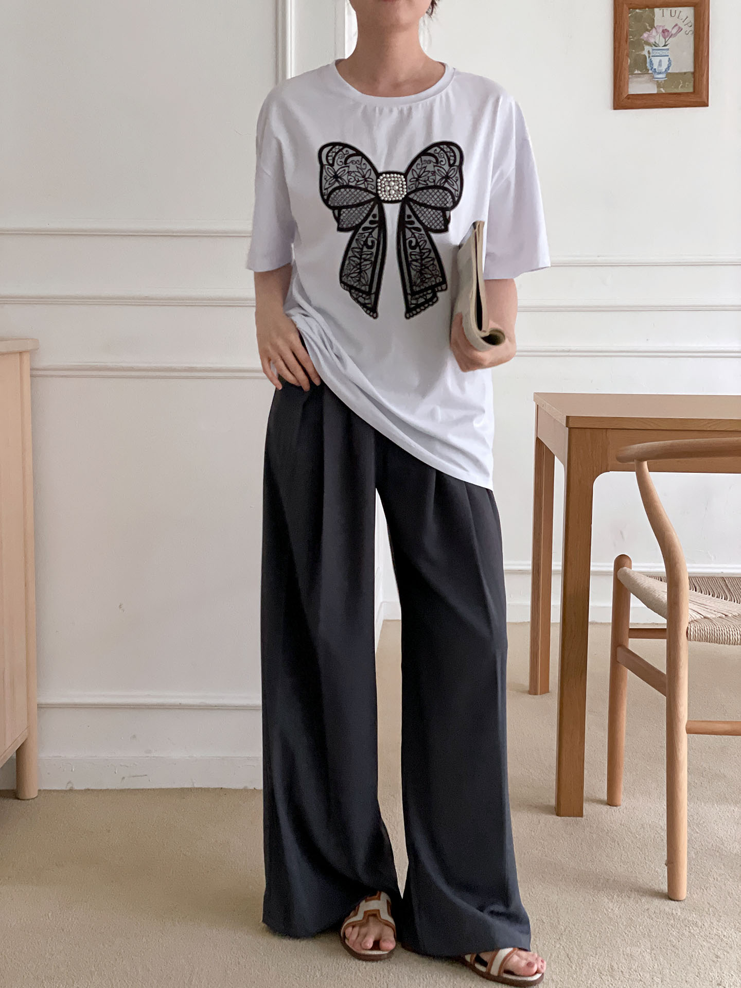 ラウンドネックオーバーサイズポイントドロップショルダーリボン柄Tシャツ | 詳細画像2