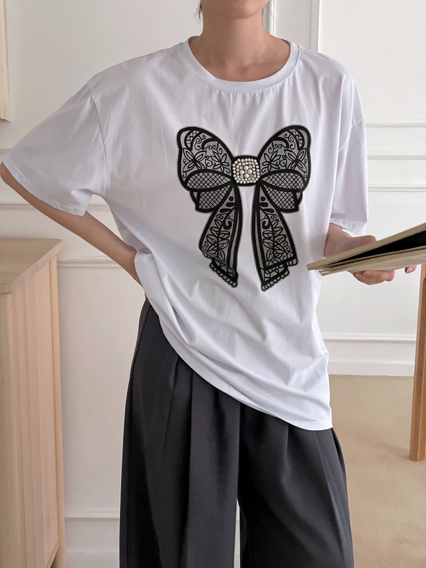 ラウンドネックオーバーサイズポイントドロップショルダーリボン柄Tシャツ | 詳細画像6